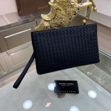 入手困難品！ボッテガヴェネタ メンズ クラッチバッグ 偽物