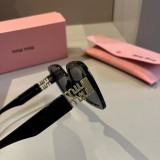 激安価格！2024 ミュウミュウ 新作 レディースサングラス 偽物