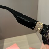 【即発】★ 2024 ミュウミュウ 新作 レディースサングラス スーパーコピー