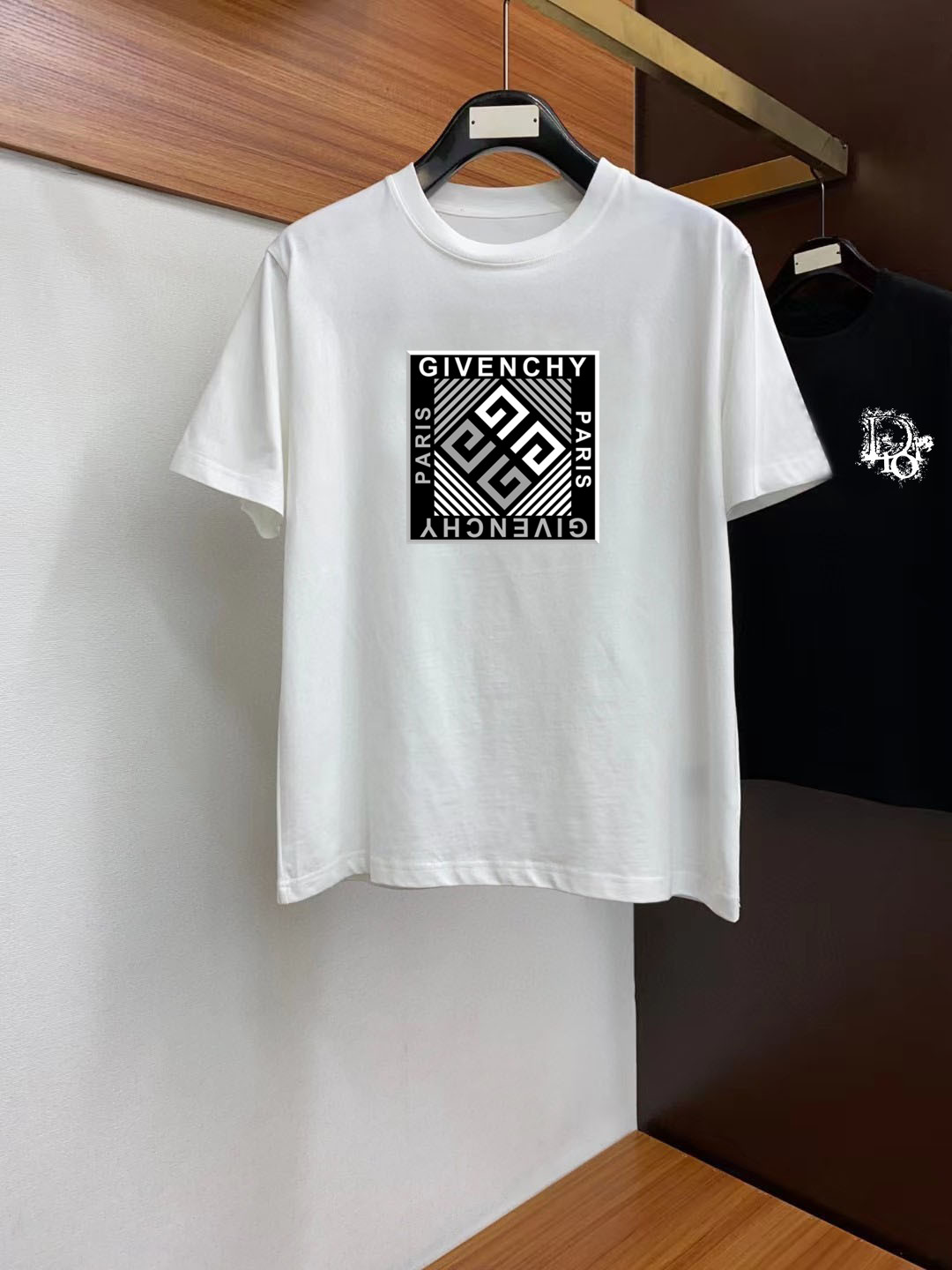 日本未入荷 2024 ジバンシー 新作 半袖Tシャツ スーパーコピー 2色