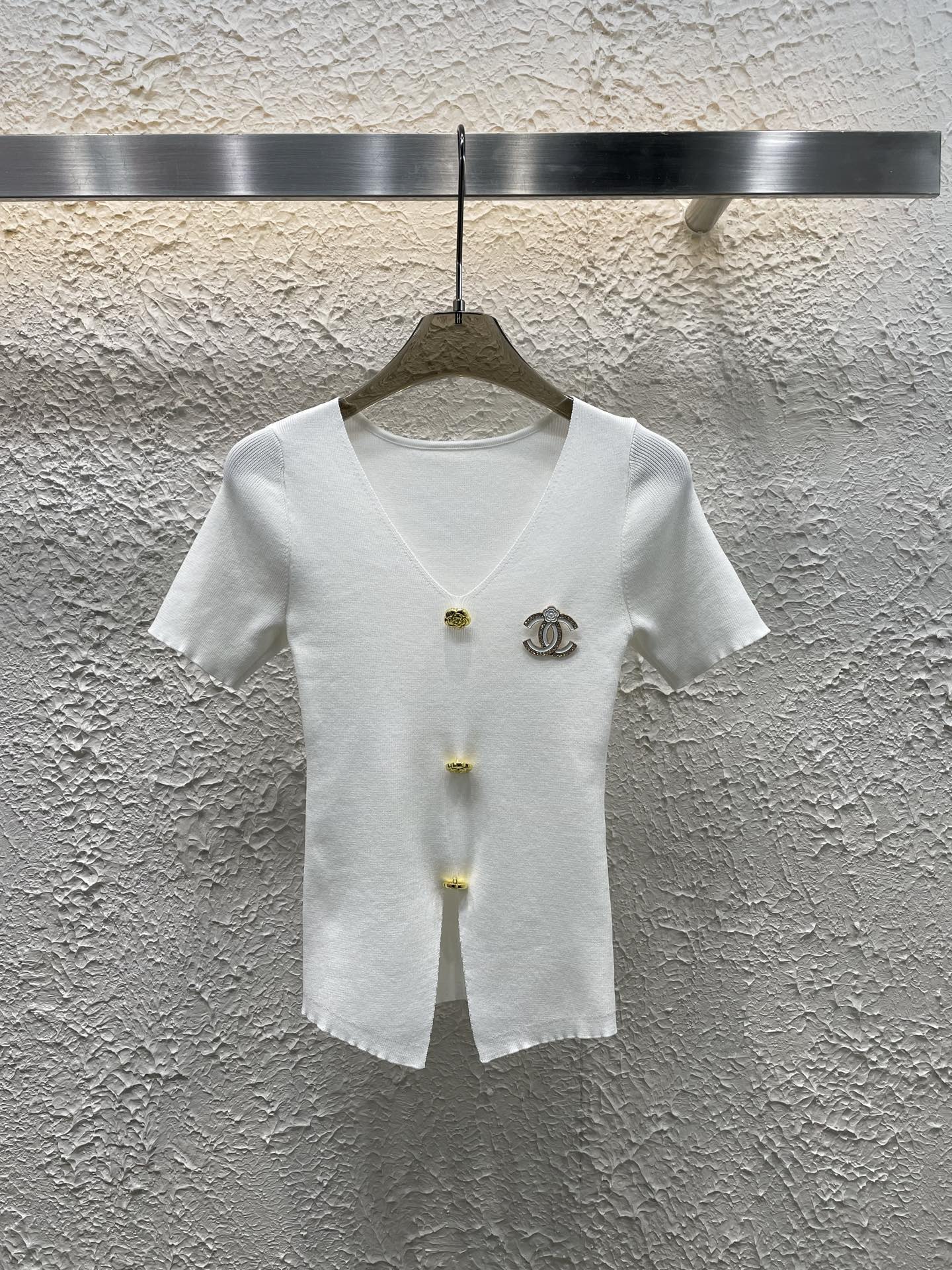 超希少！2025 シャネル 新作 半袖Tシャツ 偽物 2色