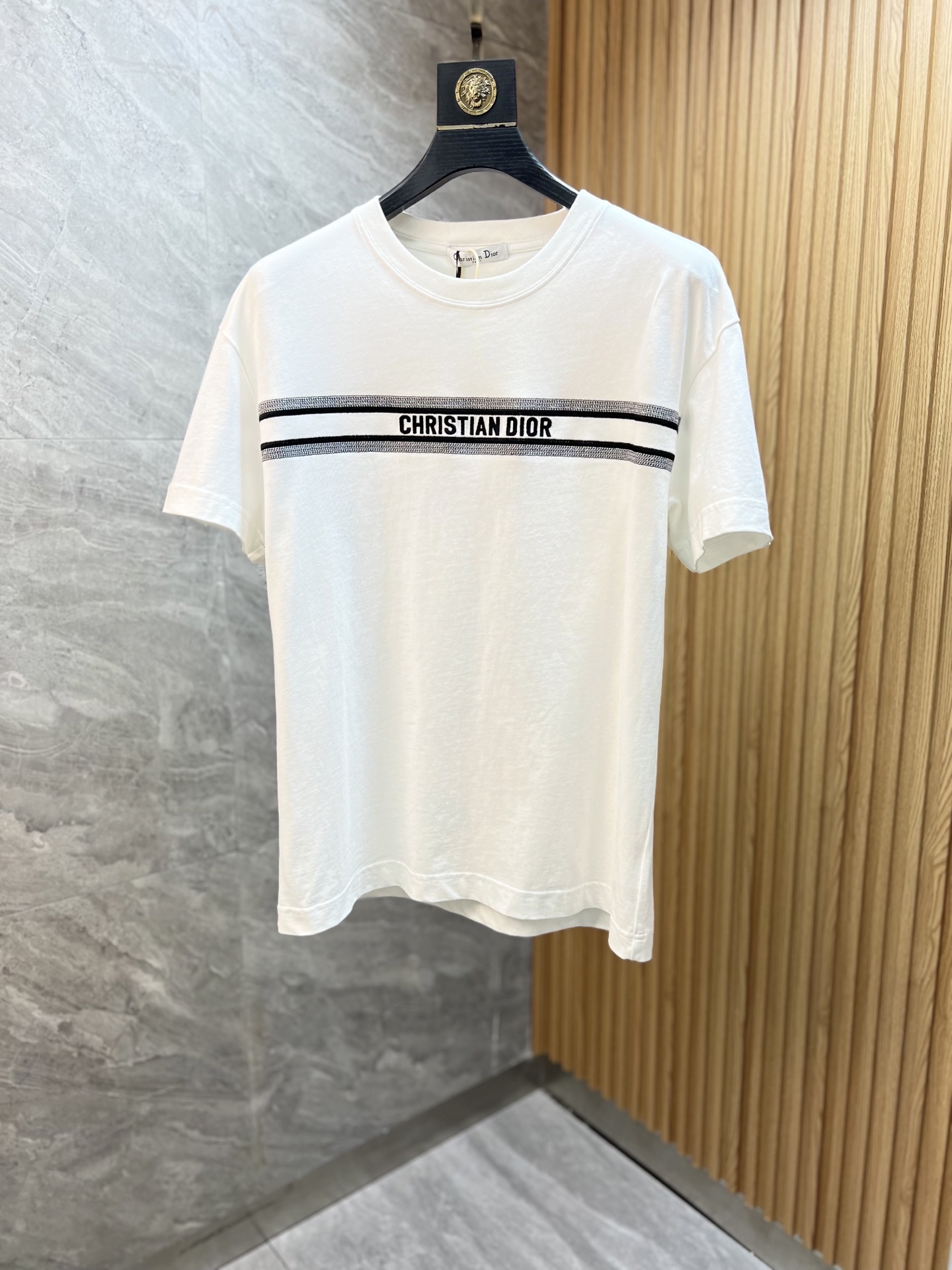 目を惹くカラー 2025 ディオール 新作 半袖Tシャツ コピー