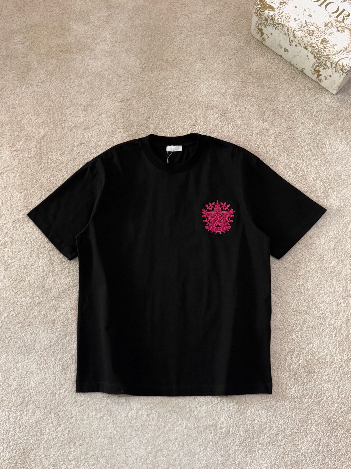 完売必至 2025 ディオール 新作 半袖Tシャツ スーパーコピー