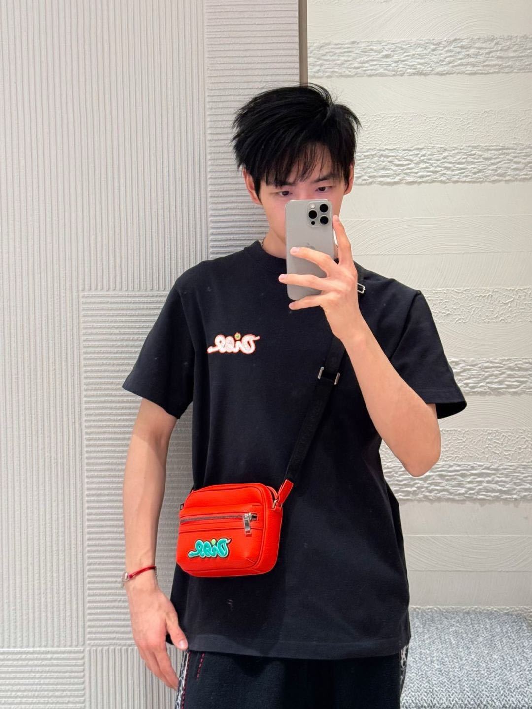 肌触り最高な 2025 ディオール 新作 半袖Tシャツ 偽物