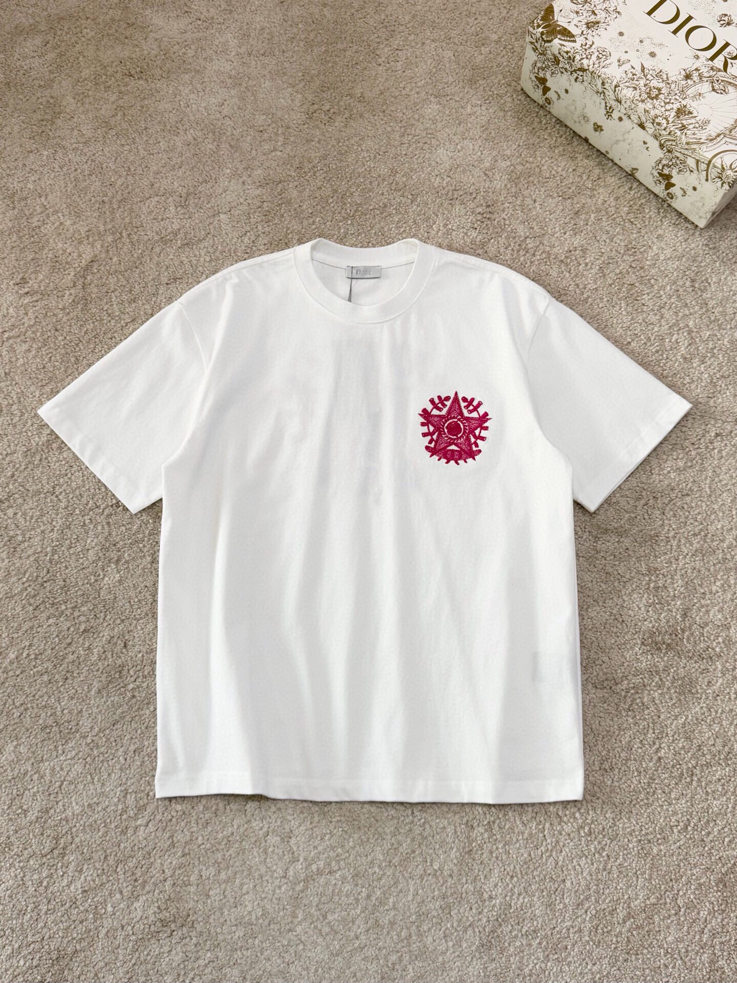 すぐ届く 2025 ディオール 新作 半袖Tシャツ 偽物