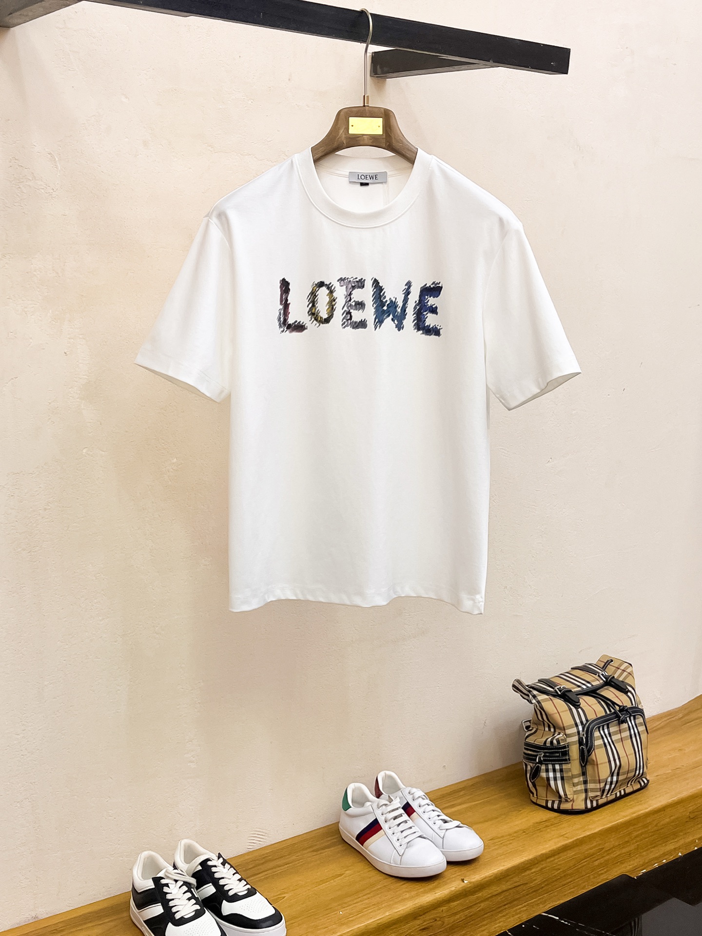 日本未入荷 2025 ロエベ 新作 半袖Tシャツ 偽物