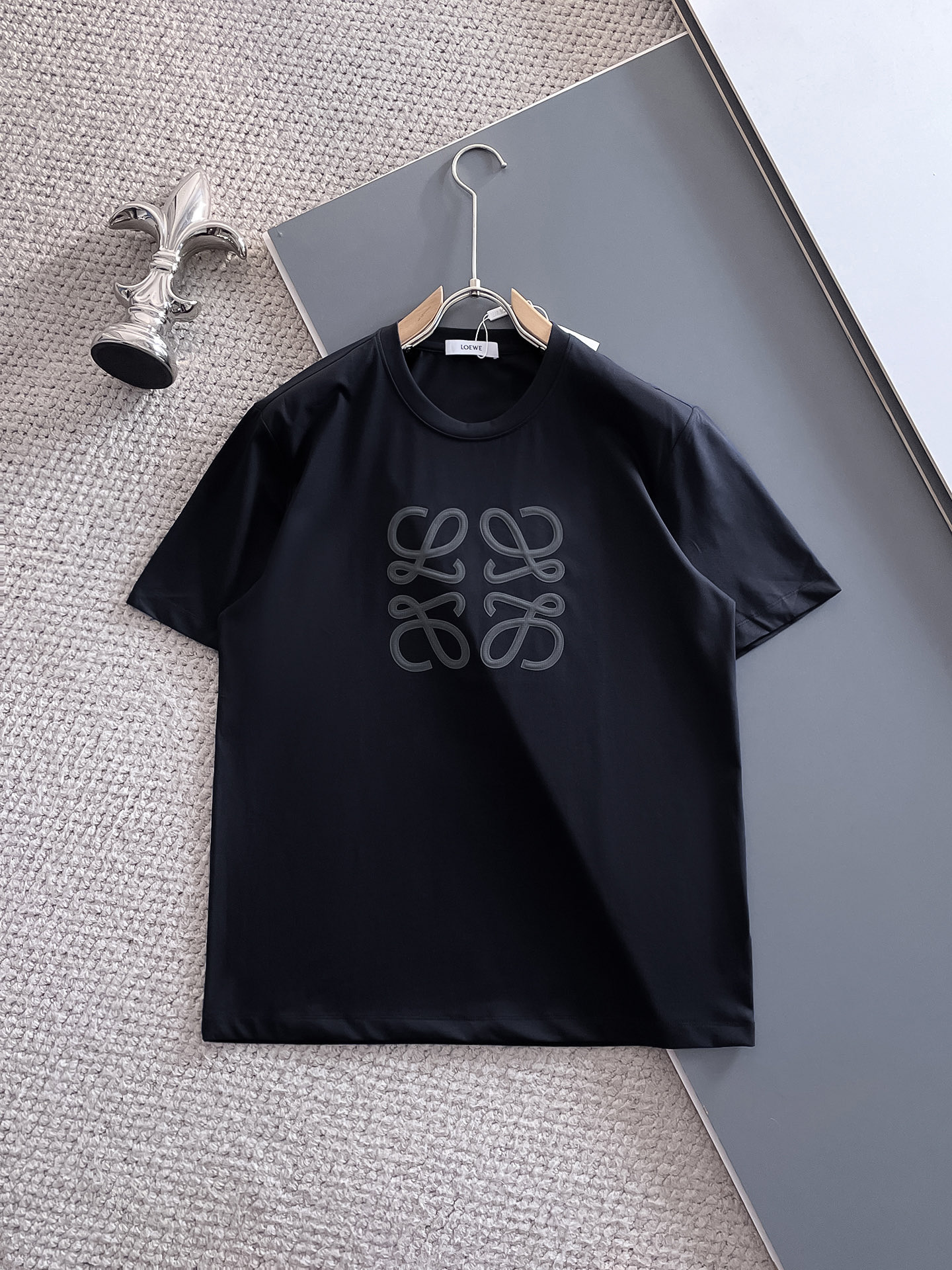 絶対欲しい！2025 ロエベ 新作 半袖Tシャツ スーパーコピー 4色