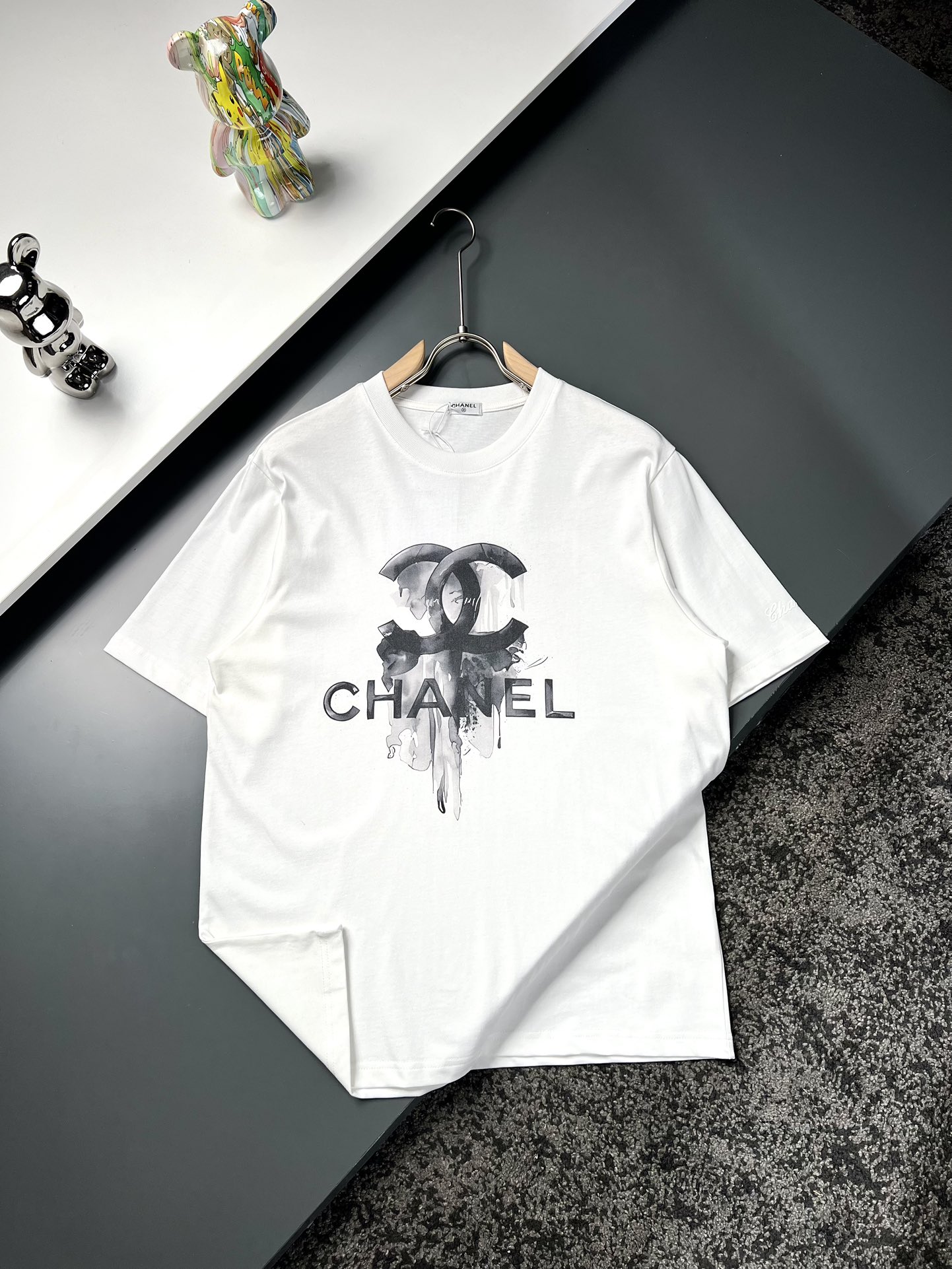 高品質 2025 シャネル 新作 半袖Tシャツ コピー 2色
