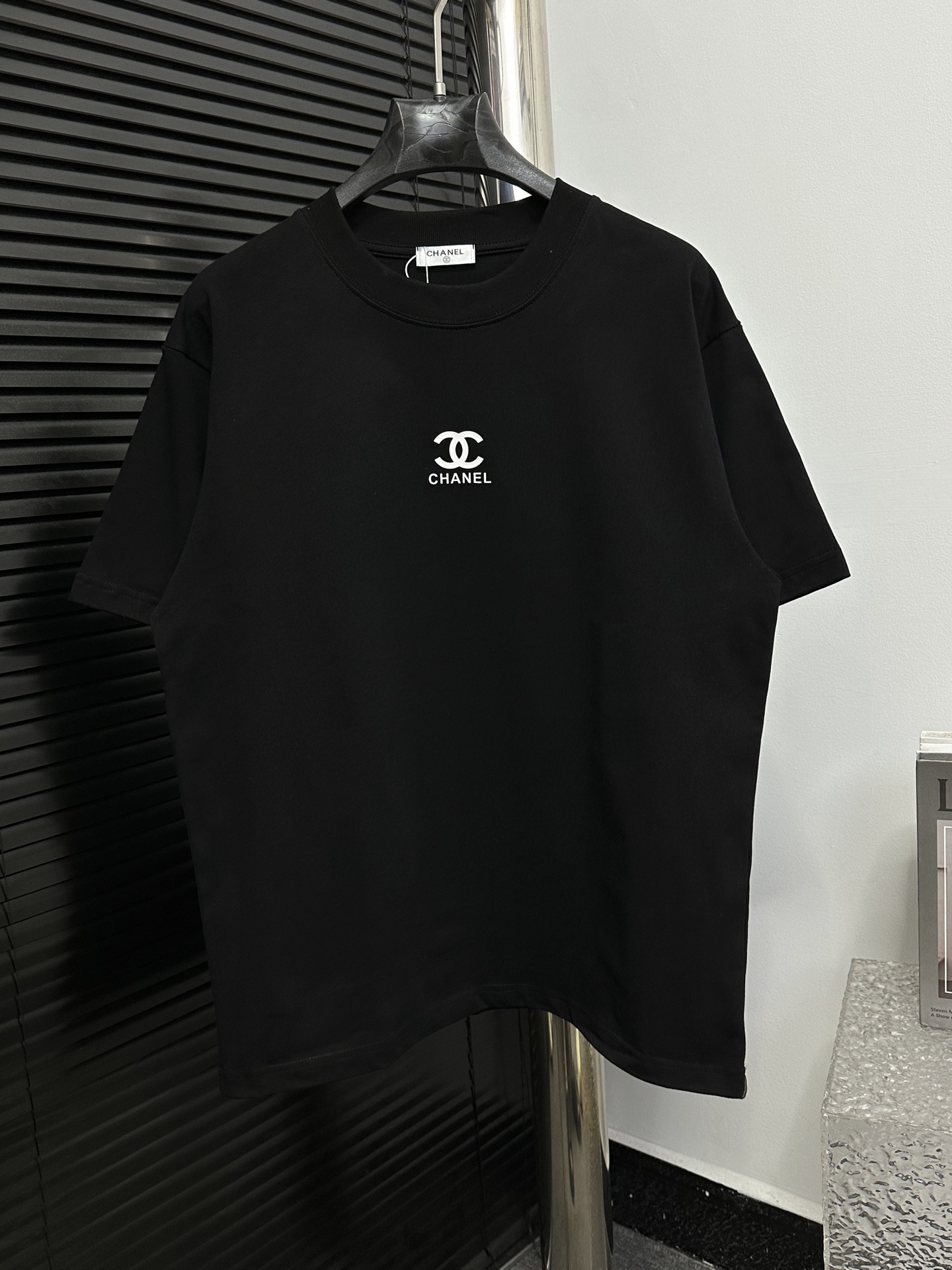 入手困難！2025 シャネル 新作 半袖Tシャツ コピー