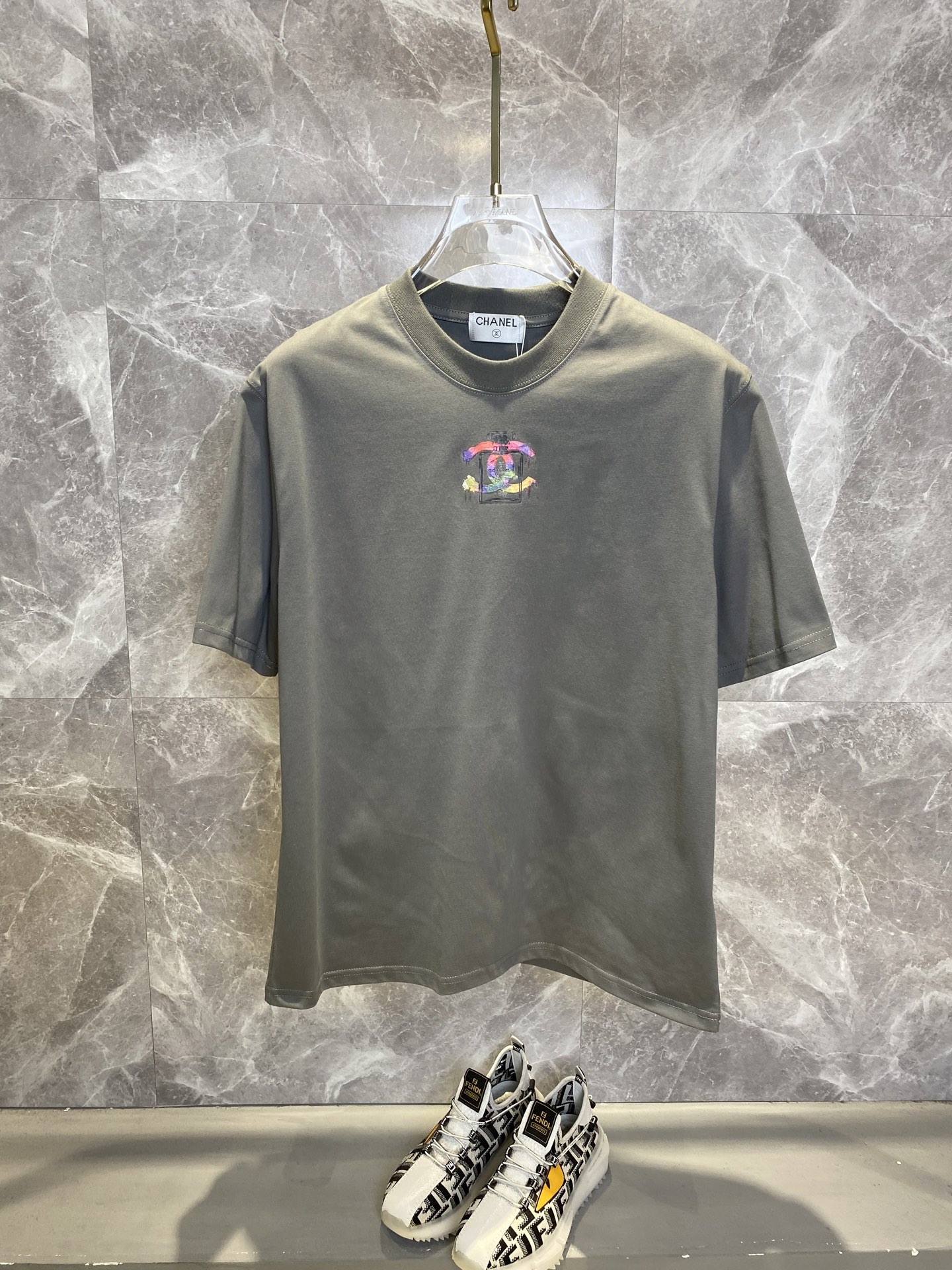 日本未入荷 2025 シャネル 新作 半袖Tシャツ 偽物 3色