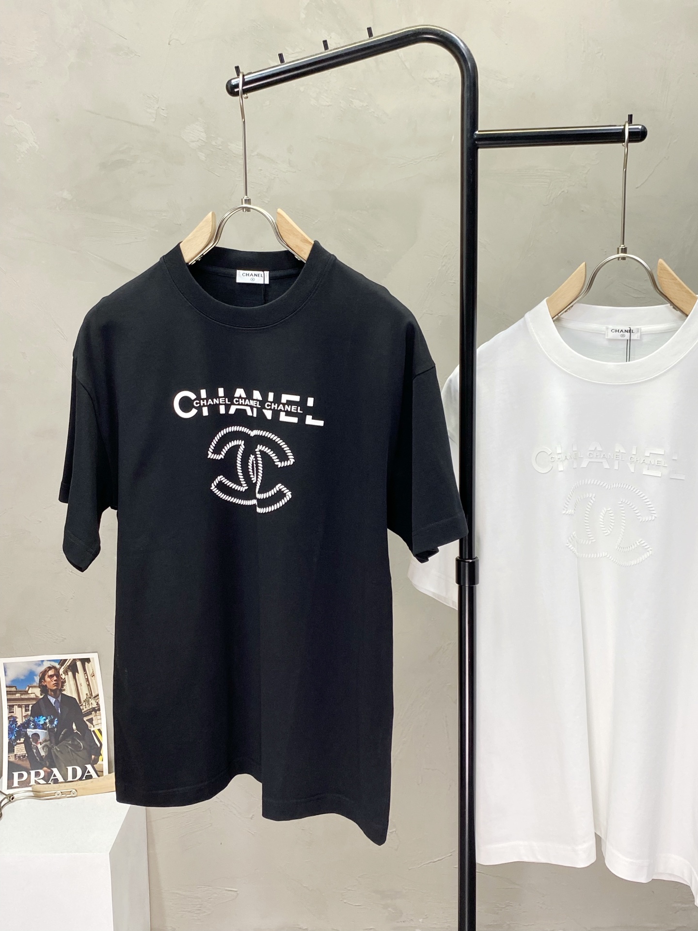 ☆超人気☆ 2025 シャネル 新作 半袖Tシャツ 偽物 2色