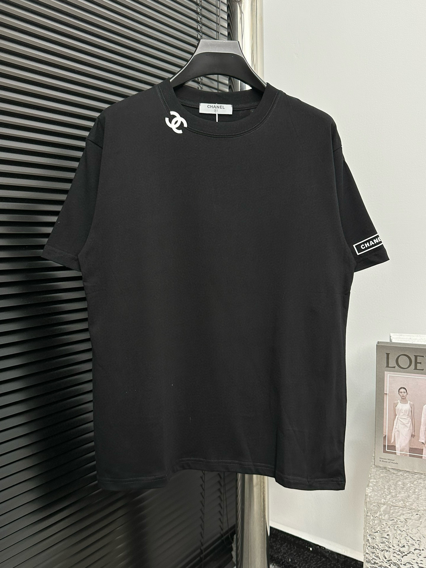 【大特価】2025 シャネル 新作 半袖Tシャツ 偽物