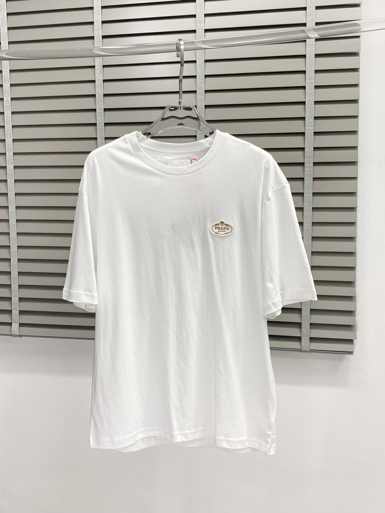 完売必至 ★ 2025 プラダ 新作 半袖Tシャツ 偽物 2色