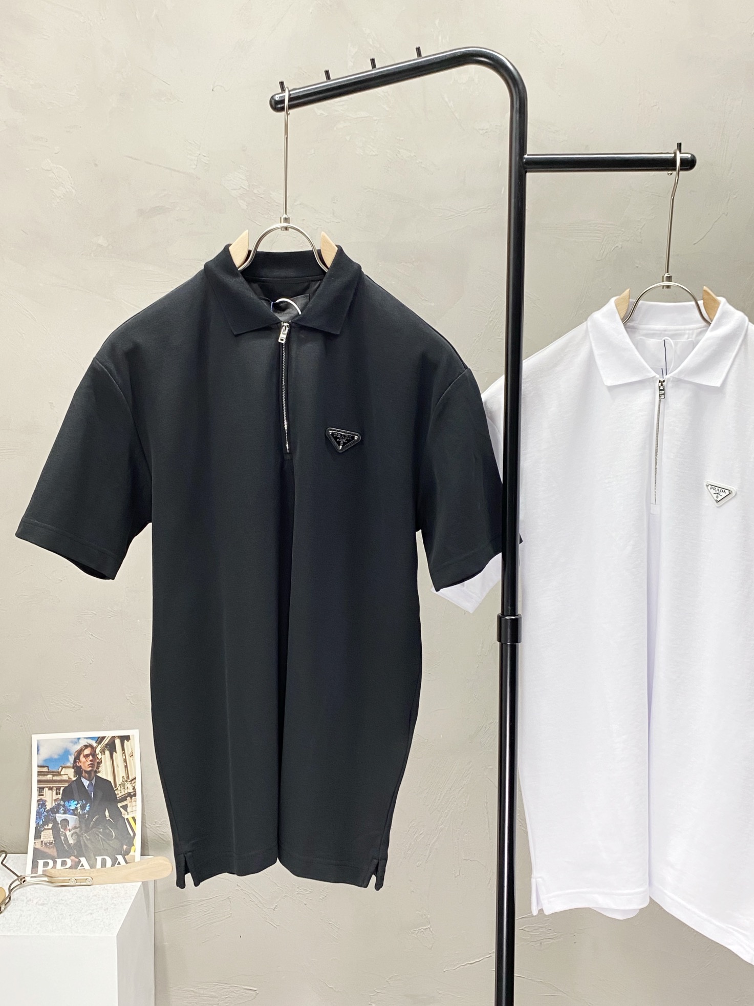 世界中で大人気♪ 2025 プラダ 新作 半袖Tシャツ スーパーコピー 2色