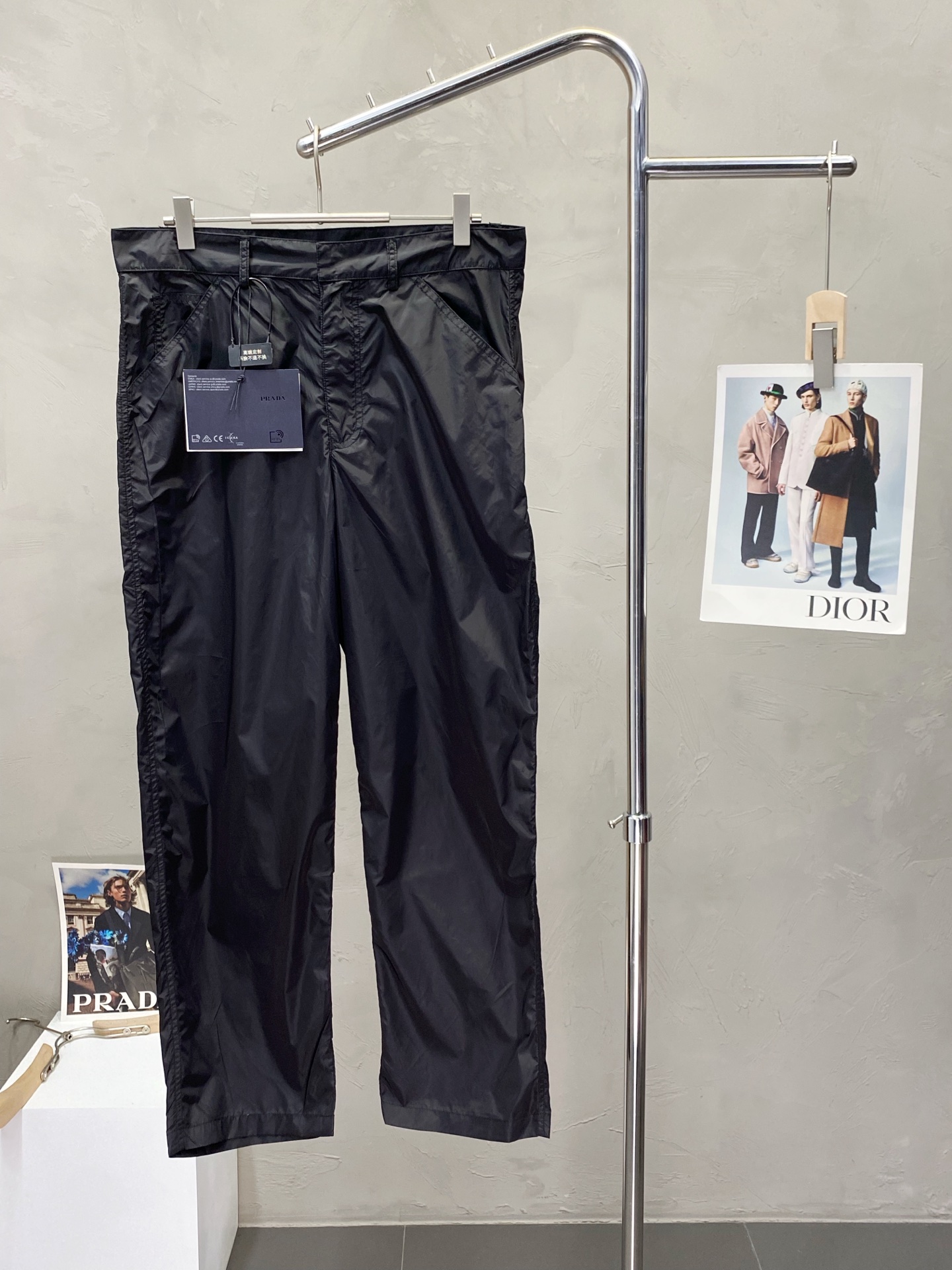 超希少！2025 プラダ 新作 カジュアルパンツ 偽物