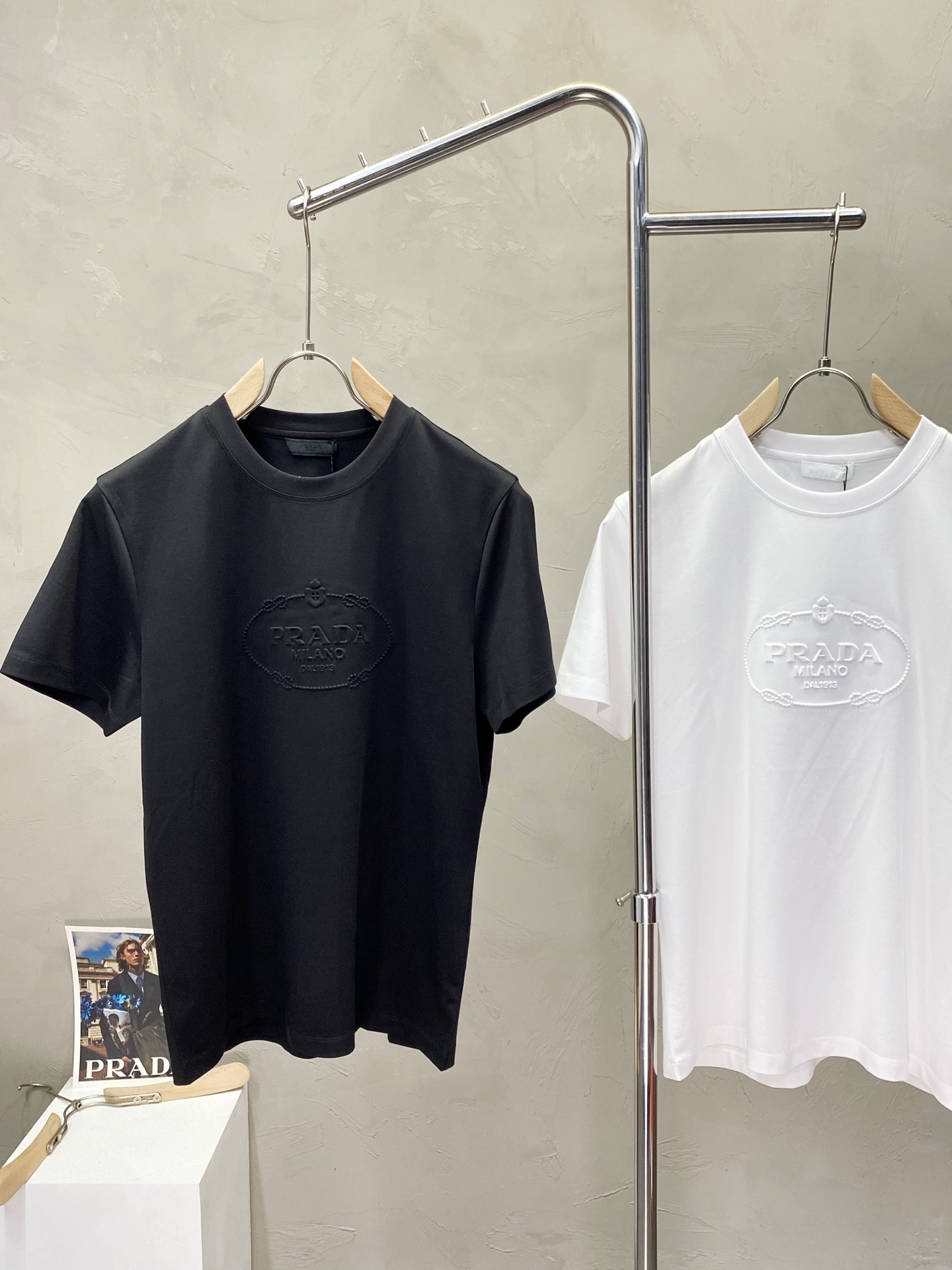 世界中で大人気♪ 2025 プラダ 新作 半袖Tシャツ スーパーコピー 2色