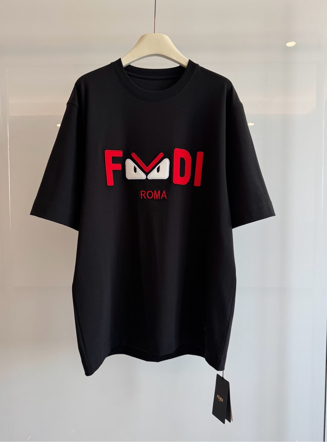 注目アイテム☆ 2025 フェンディ 新作 半袖Tシャツ 偽物