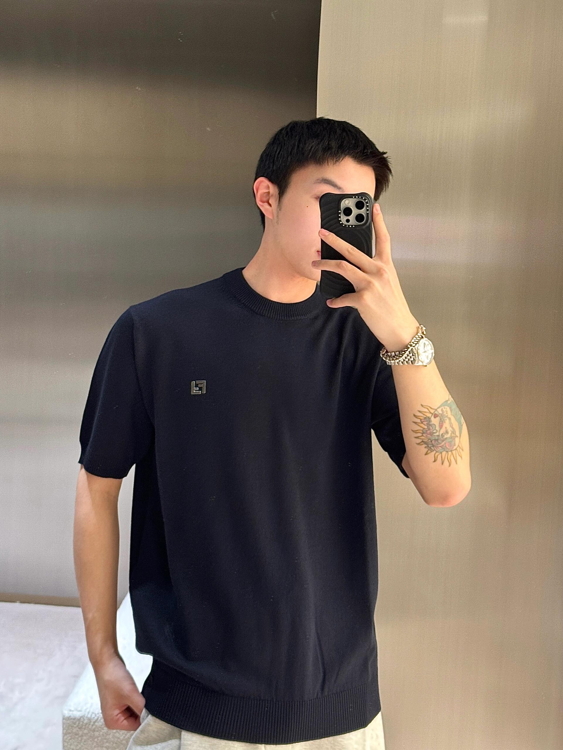 人気No1 2025 フェンディ 新作 半袖Tシャツ 偽物