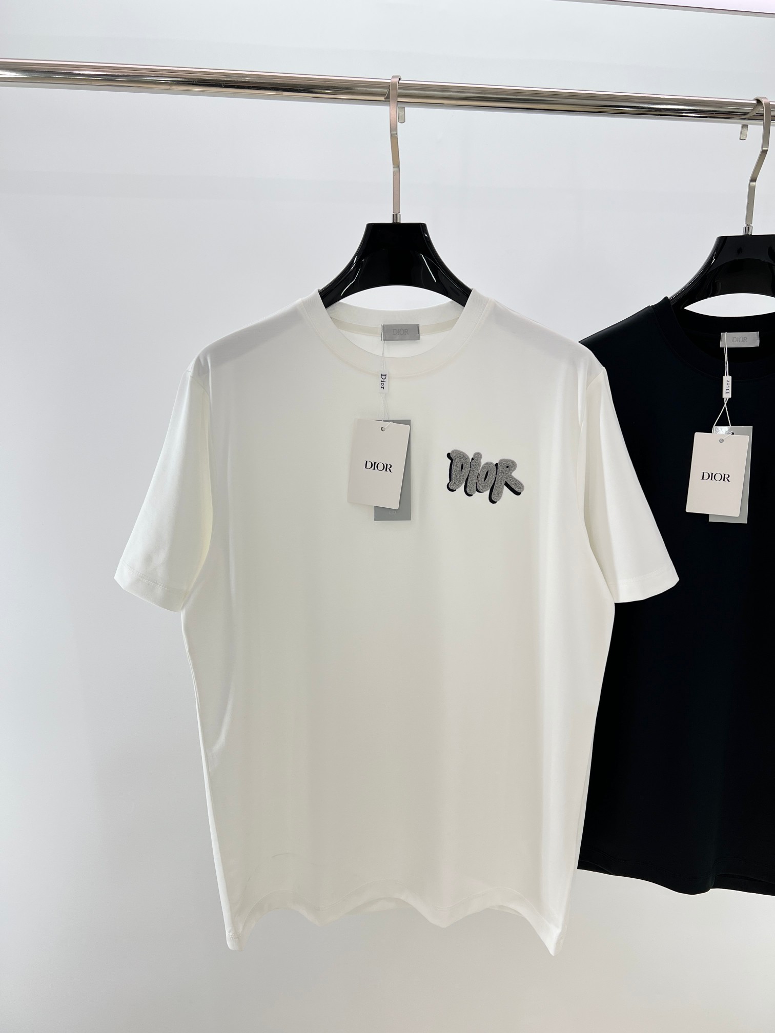 人気急上昇 2025 ディオール 新作 半袖Tシャツ 偽物