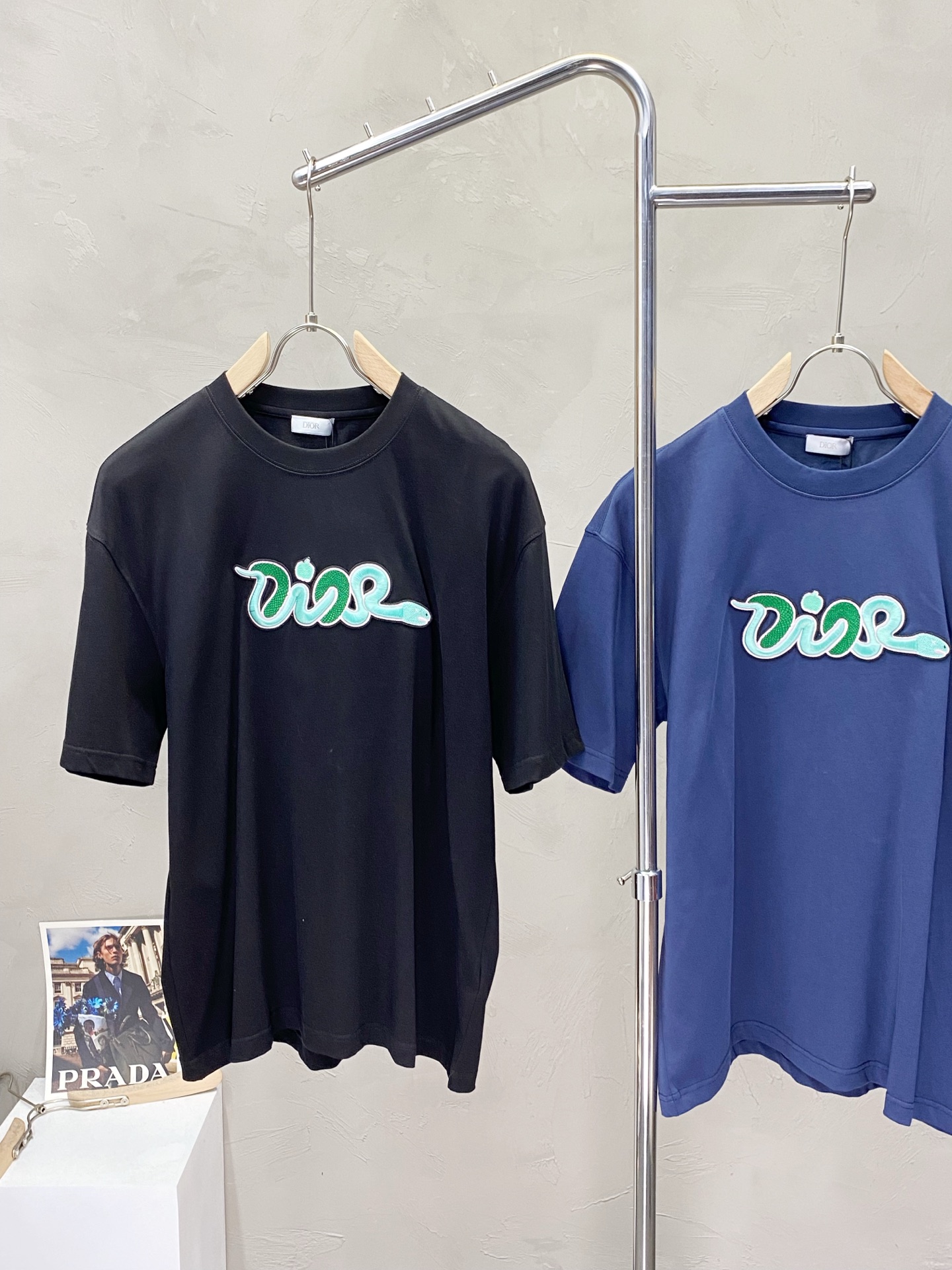 希少♪限定 2025 ディオール 新作 半袖Tシャツ コピー 2色