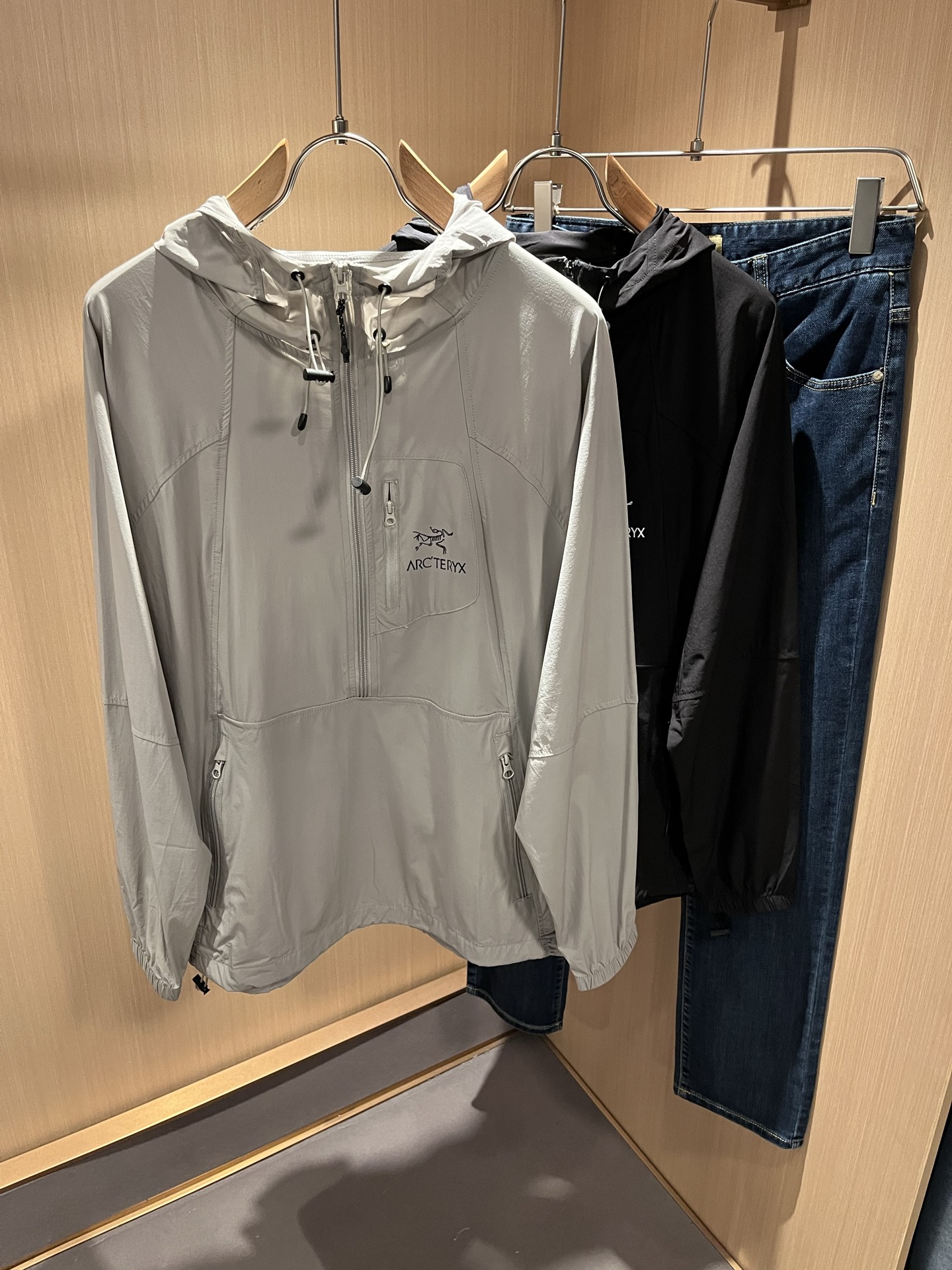日本未入荷 2025 アークテリクス 新作 日焼け止め服 偽物