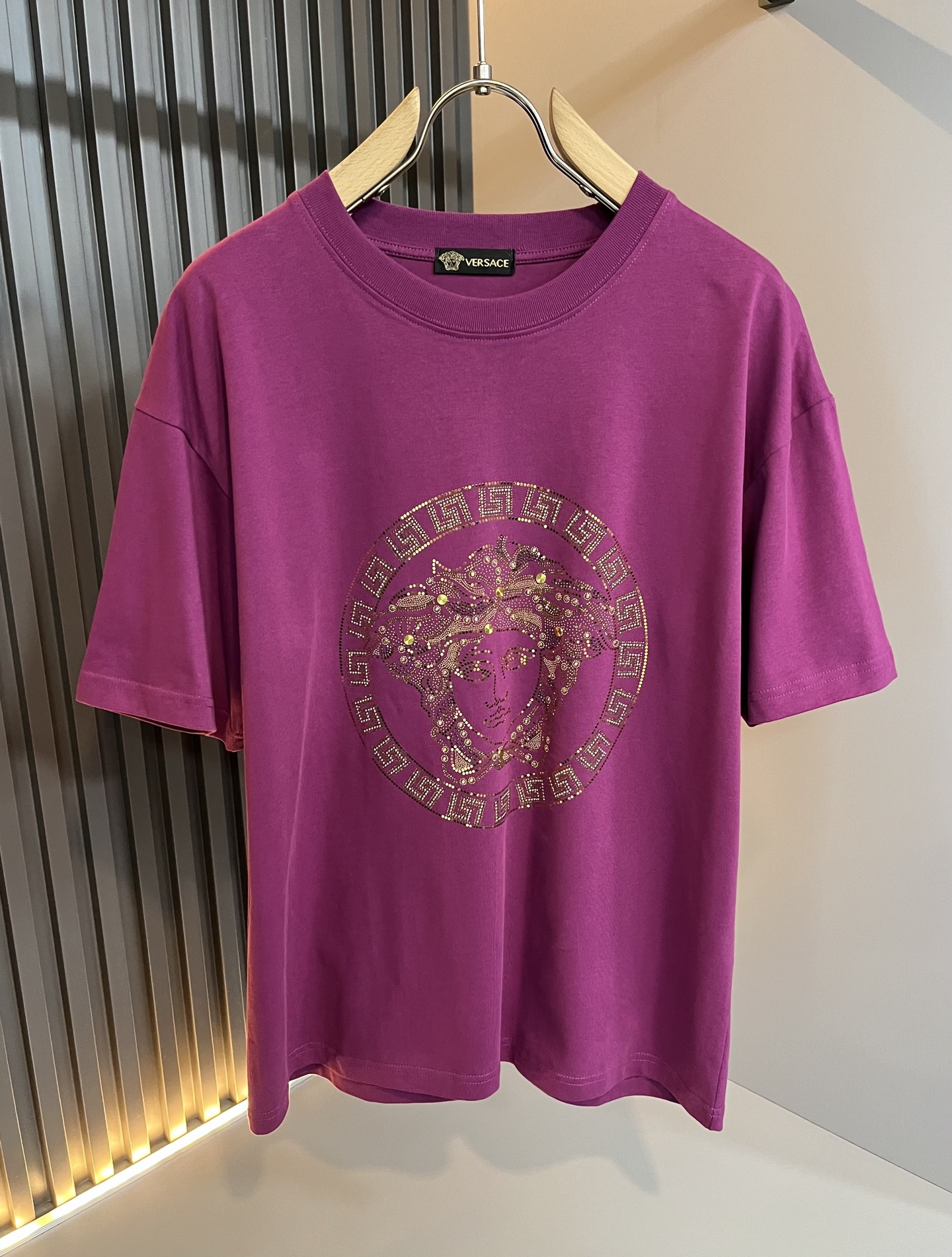 人気急上昇新作 2025 ヴェルサーチェ 新作 半袖Tシャツ コピー