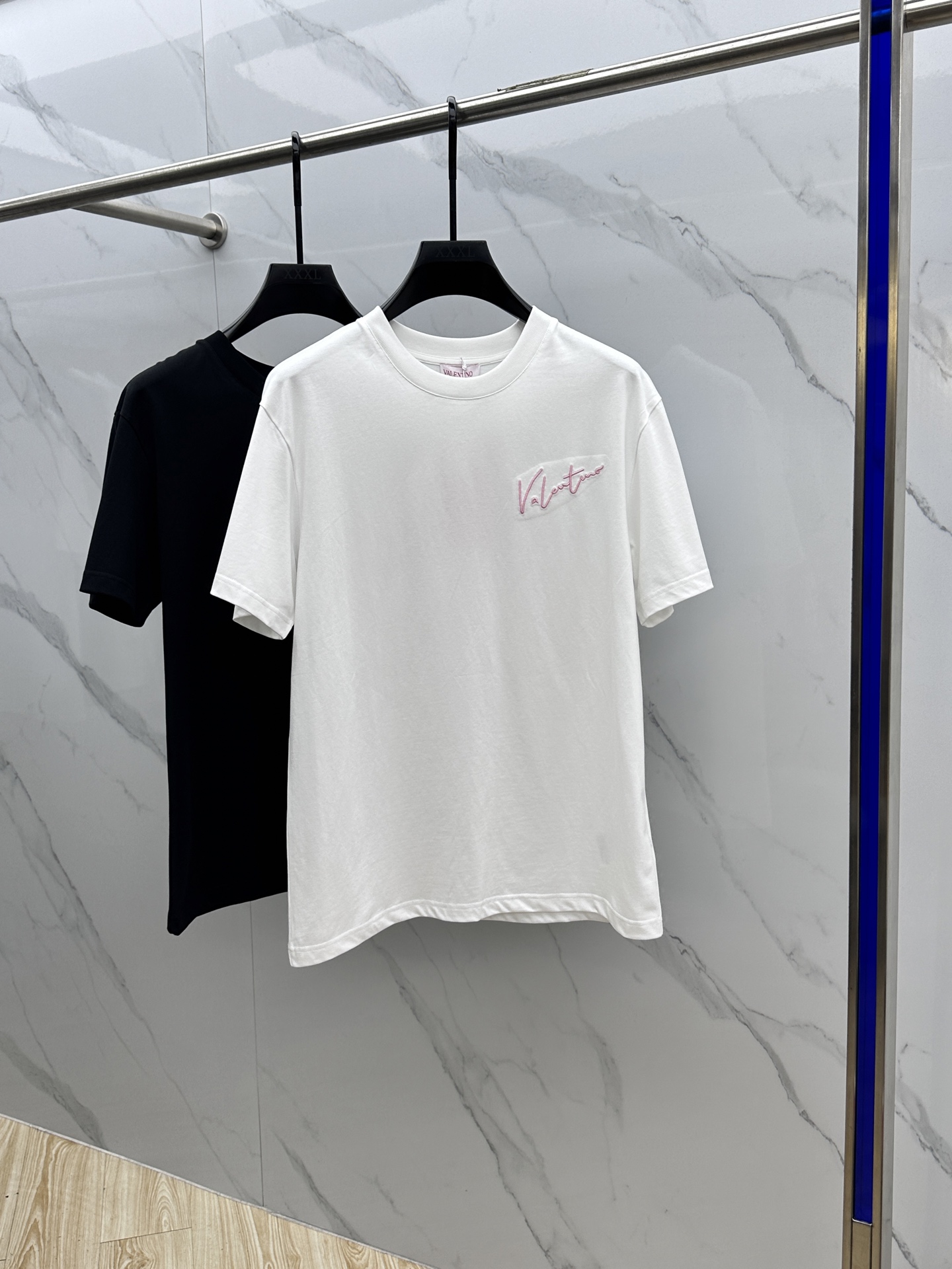 人気爆発☆ 2025 ヴァレンティノ 新作 半袖Tシャツ コピー