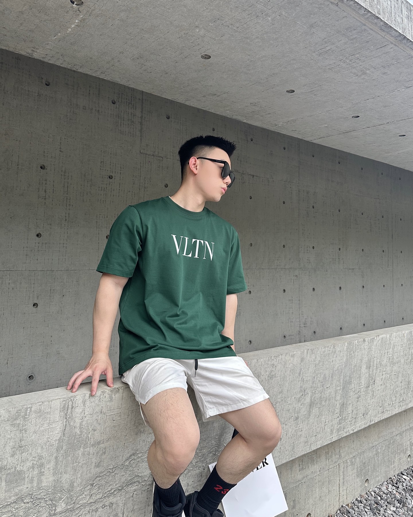 高品質♪♪♪ 2025 ヴァレンティノ 新作 半袖Tシャツ 偽物