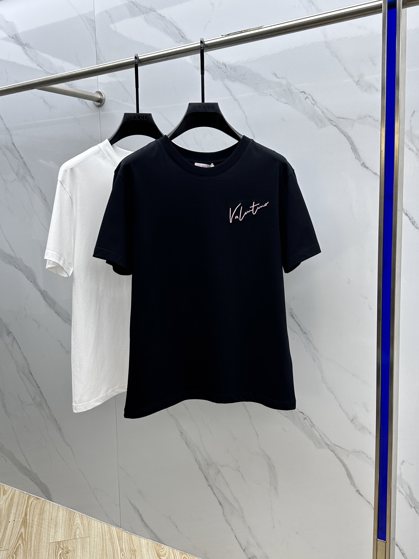 注目アイテム☆ 2025 ヴァレンティノ 新作 半袖Tシャツ スーパーコピー