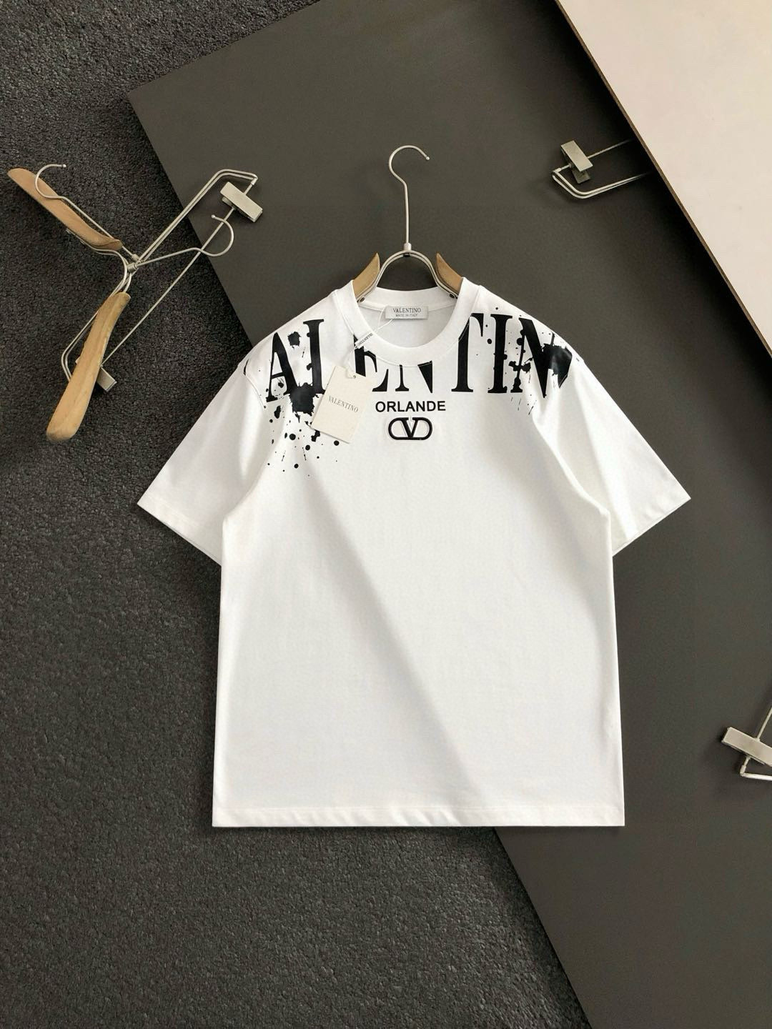 超希少！2025 ヴァレンティノ 新作 半袖Tシャツ コピー