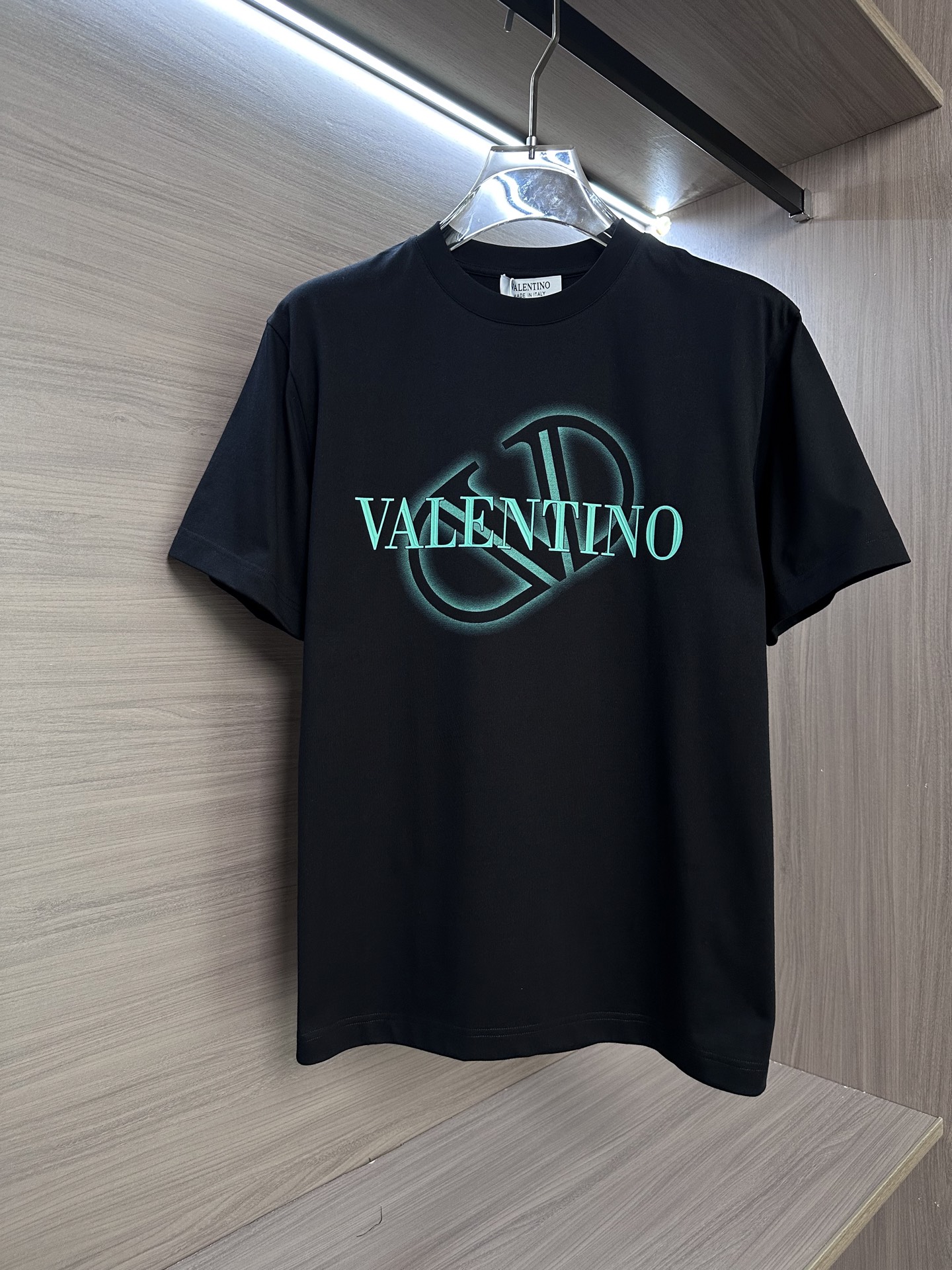 完売必至 2025 ヴァレンティノ 新作 半袖Tシャツ 偽物