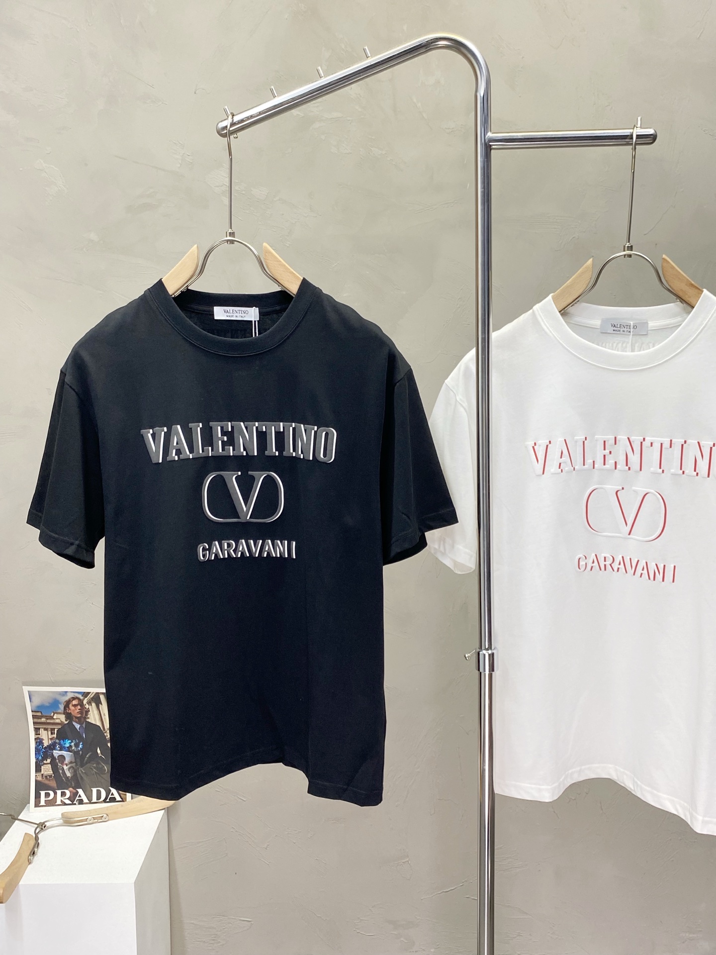 《人気★》2025 ヴァレンティノ 新作 半袖Tシャツ コピー 2色