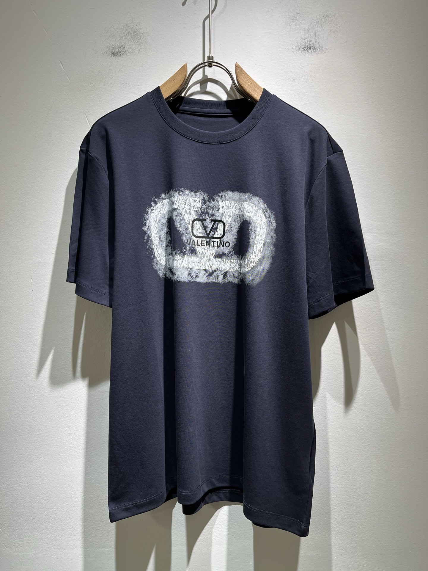 注目度抜群！2025 ヴァレンティノ 新作 半袖Tシャツ 偽物