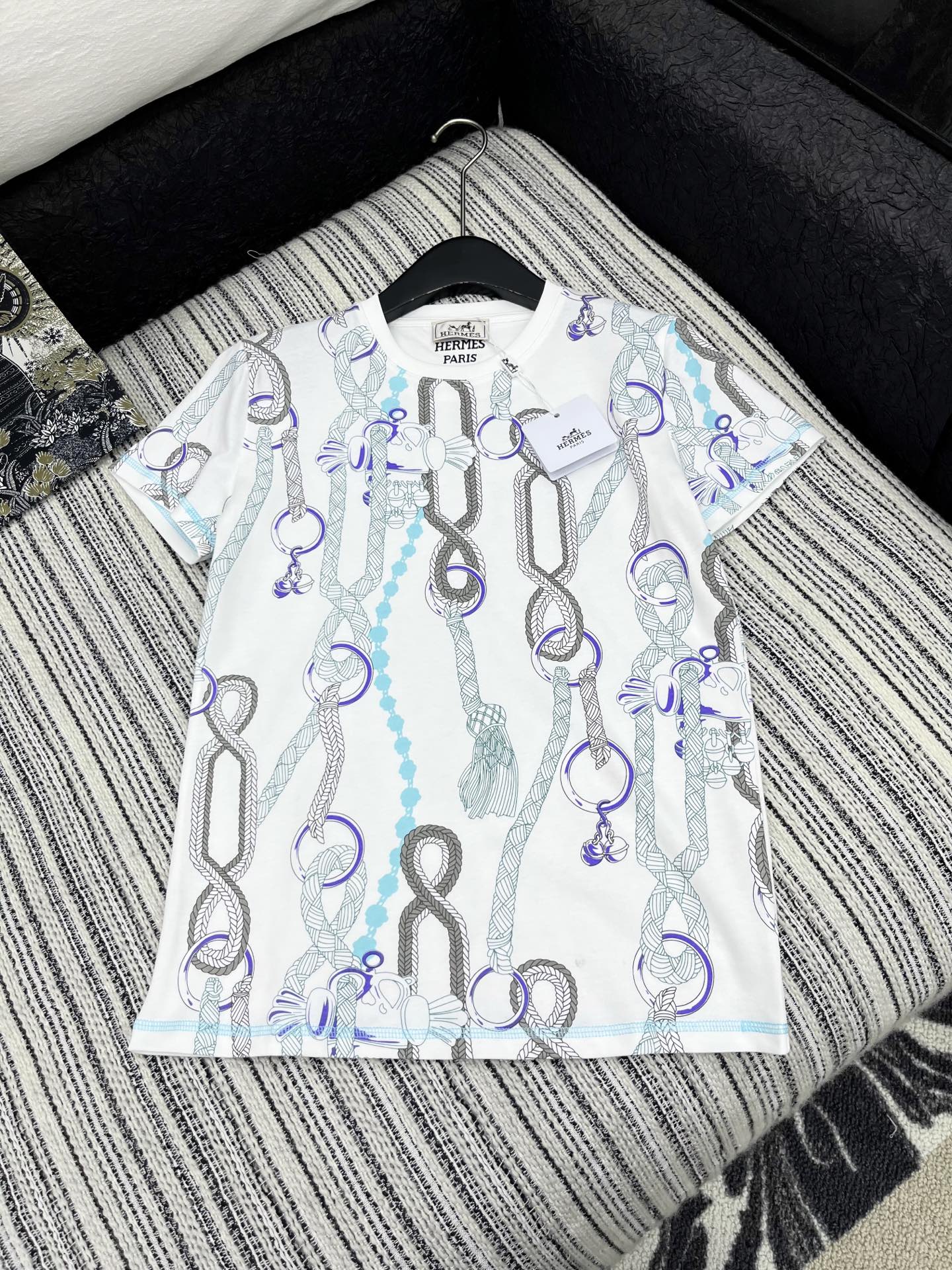 人気急上昇 2025 エルメス 新作 半袖Tシャツ コピー