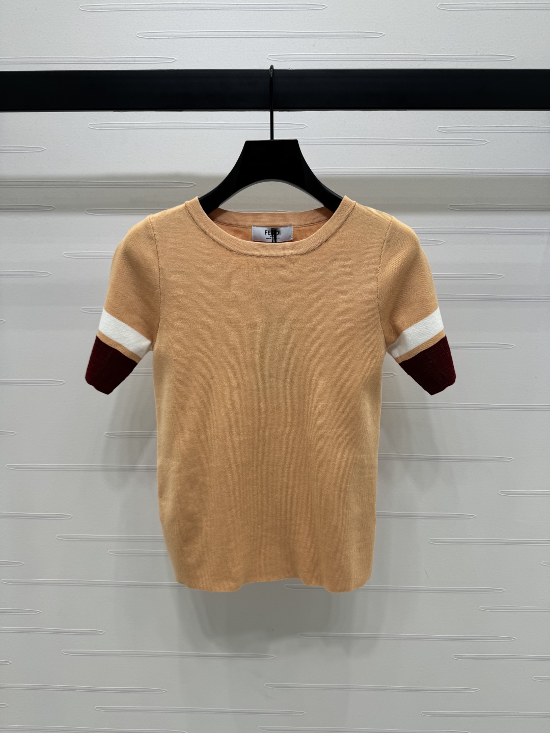 使い勝手良 2025 フェンディ 新作 半袖Tシャツ スーパーコピー