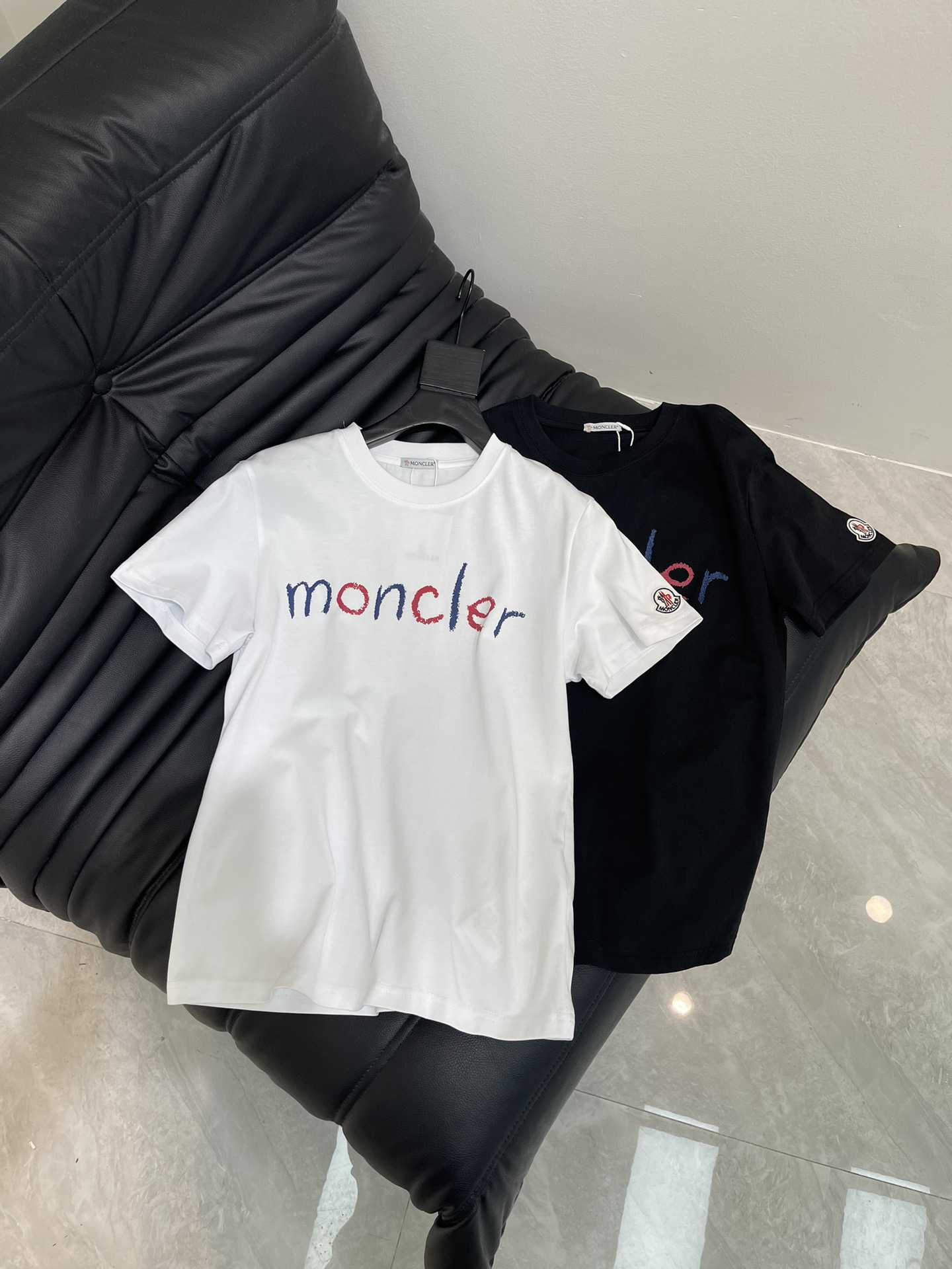 使い勝手良 2025 モンクレール 新作 半袖Tシャツ コピー 2色