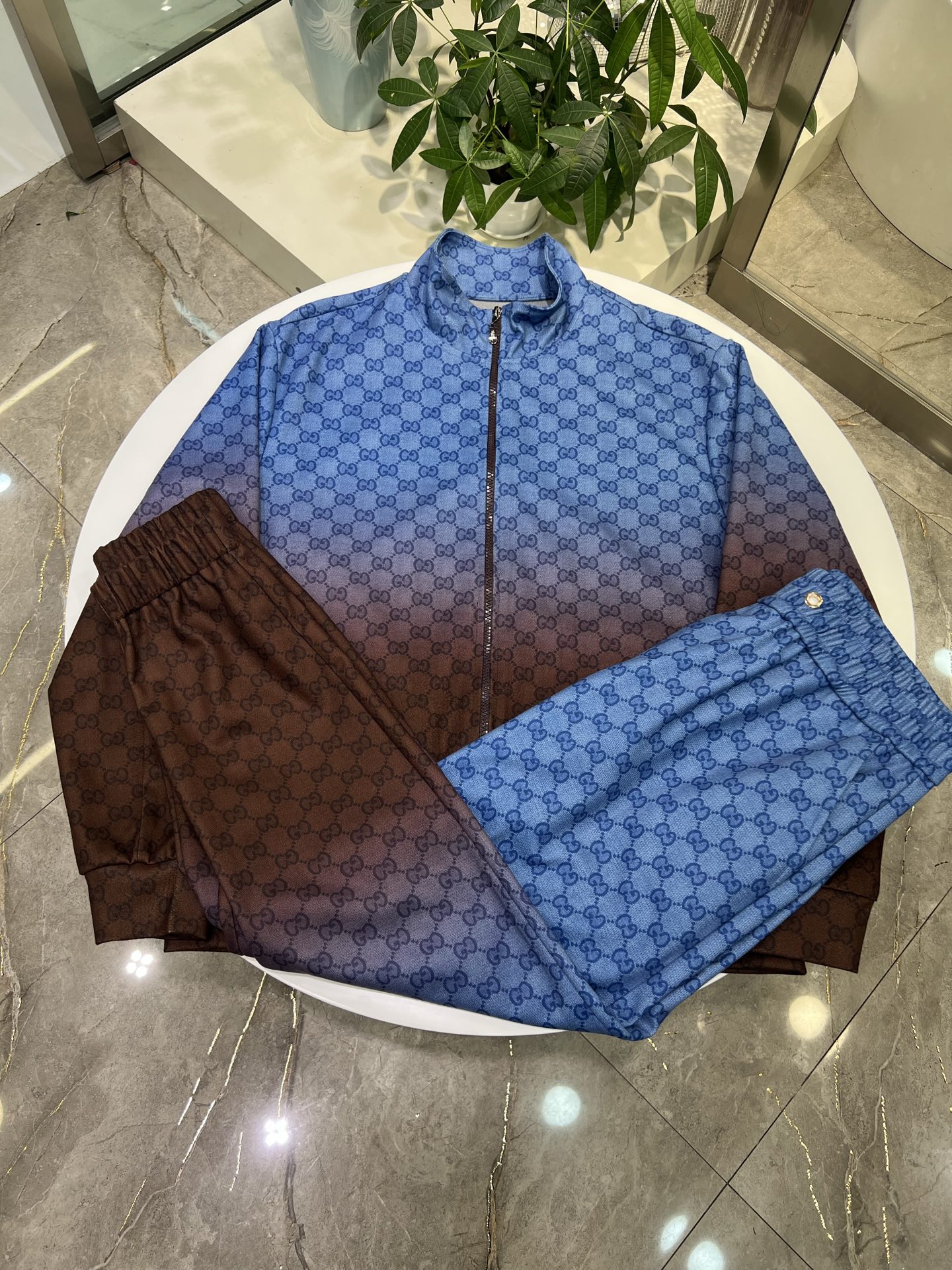 《人気★》2025 グッチ 新作 セットアップ 偽物