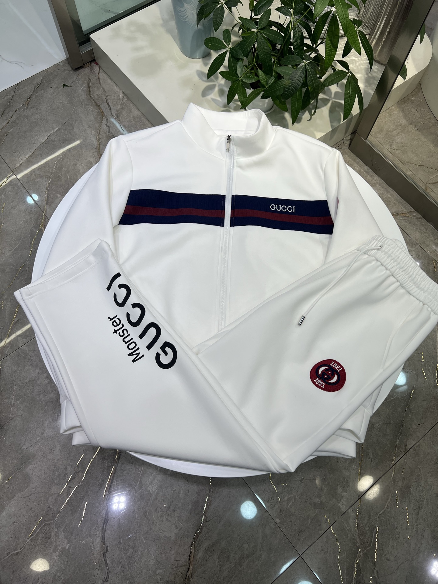 注目アイテム♡ 2025 グッチ 新作 セットアップ コピー