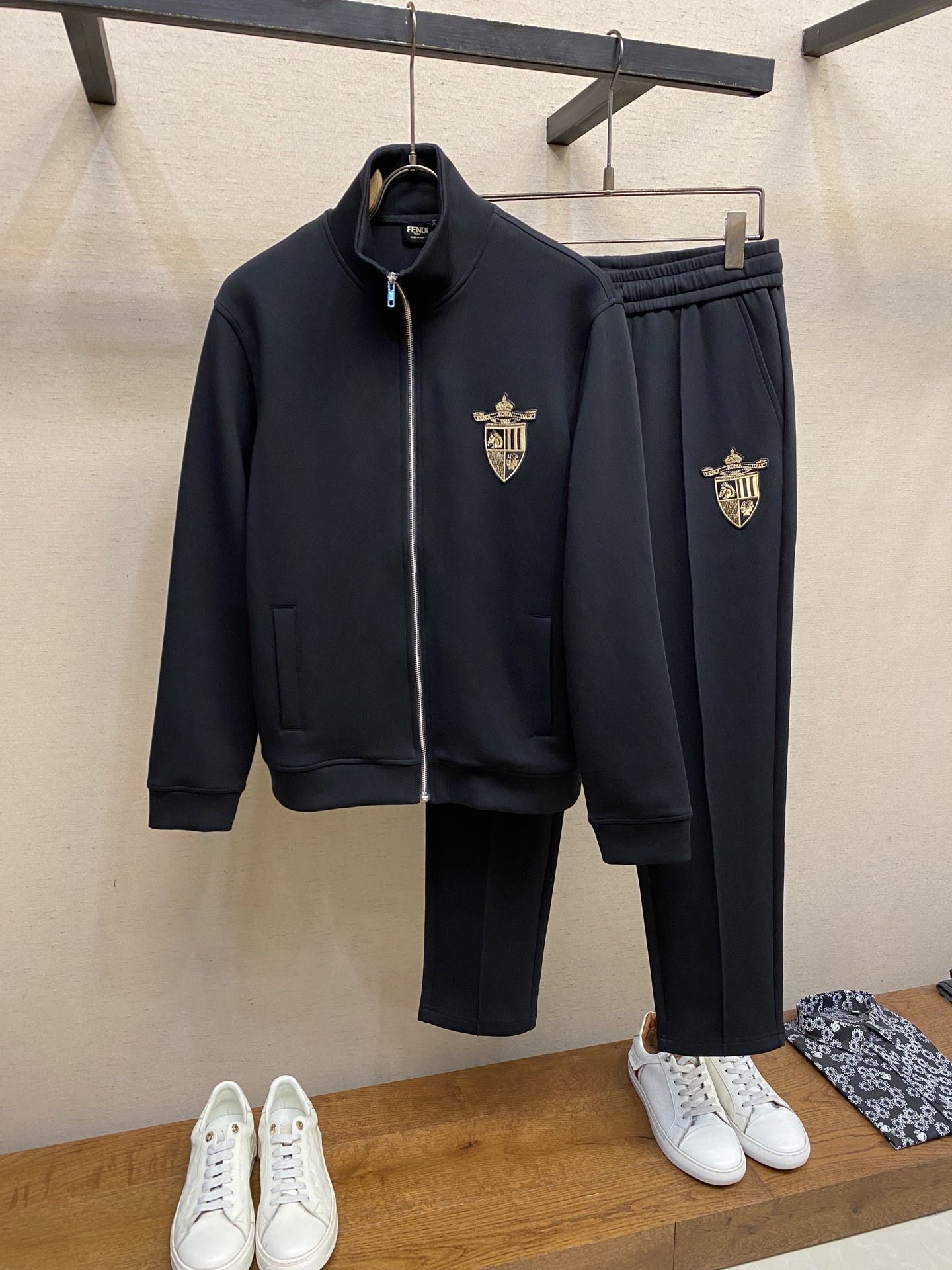 人気No1★ 2025 フェンディ 新作 セットアップ スーパーコピー