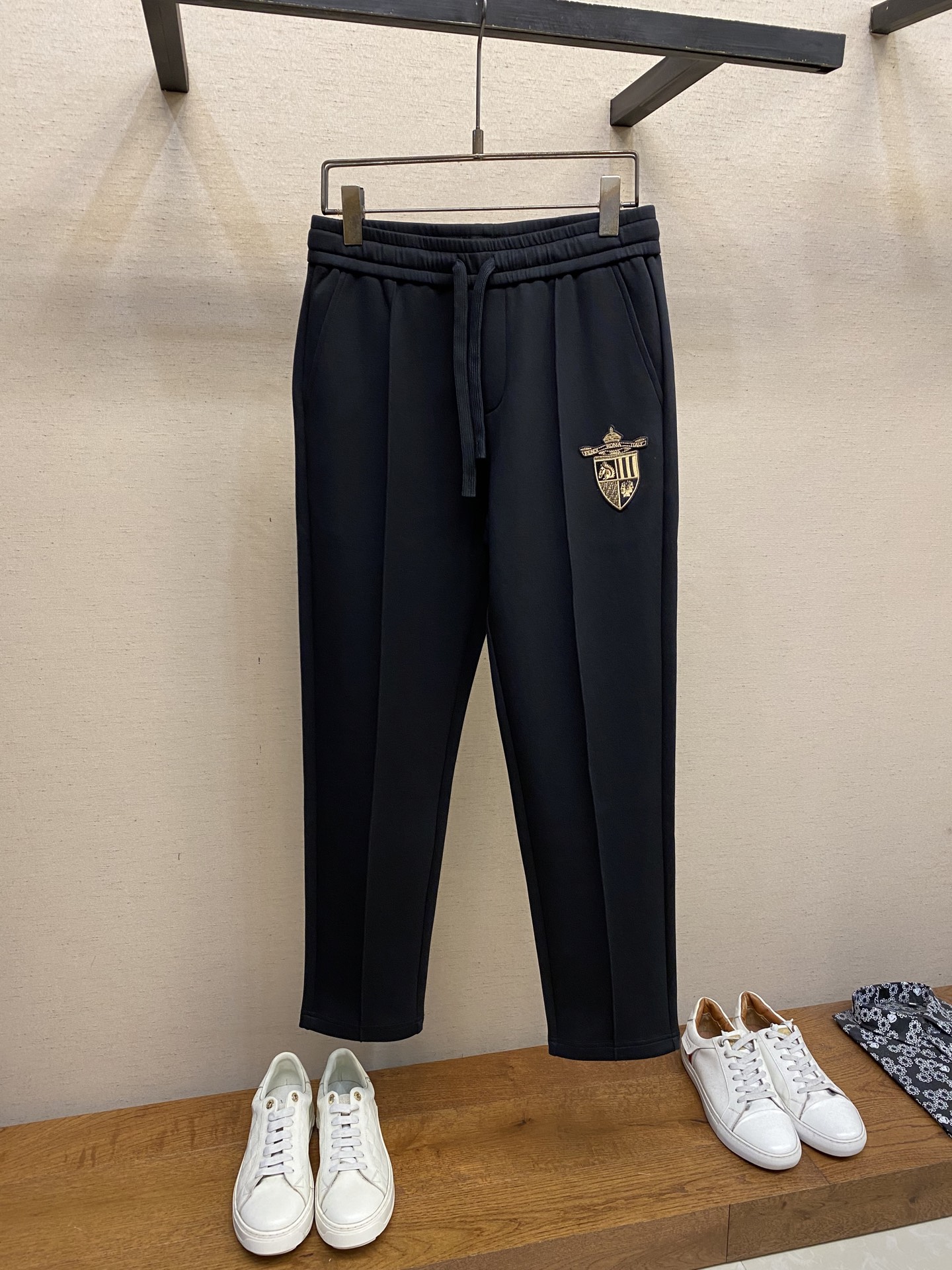 高品質♪♪♪ 2025 フェンディ 新作 カジュアルパンツ スーパーコピー