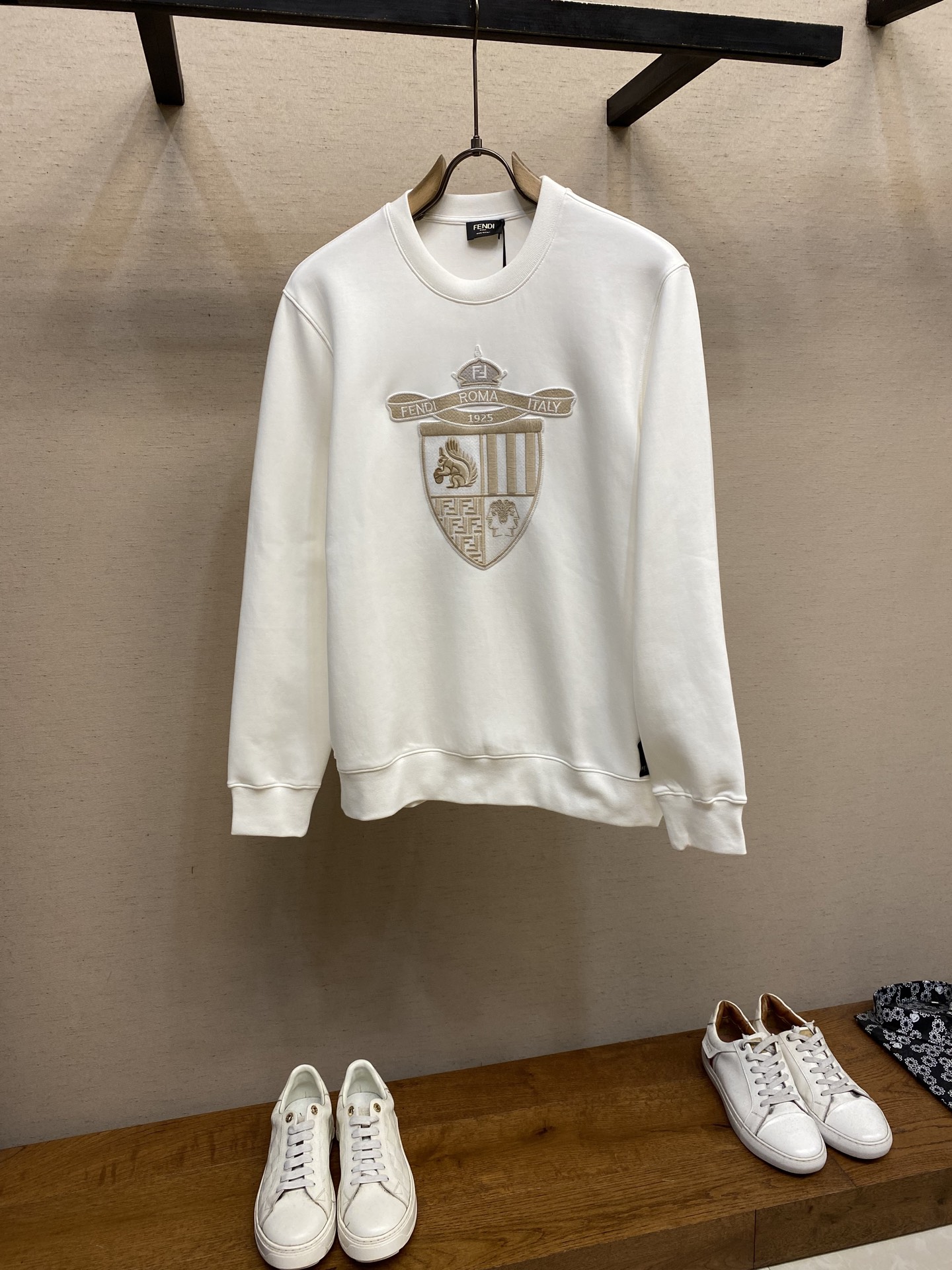 入手困難品！ 2025 フェンディ 新作 パーカー コピー