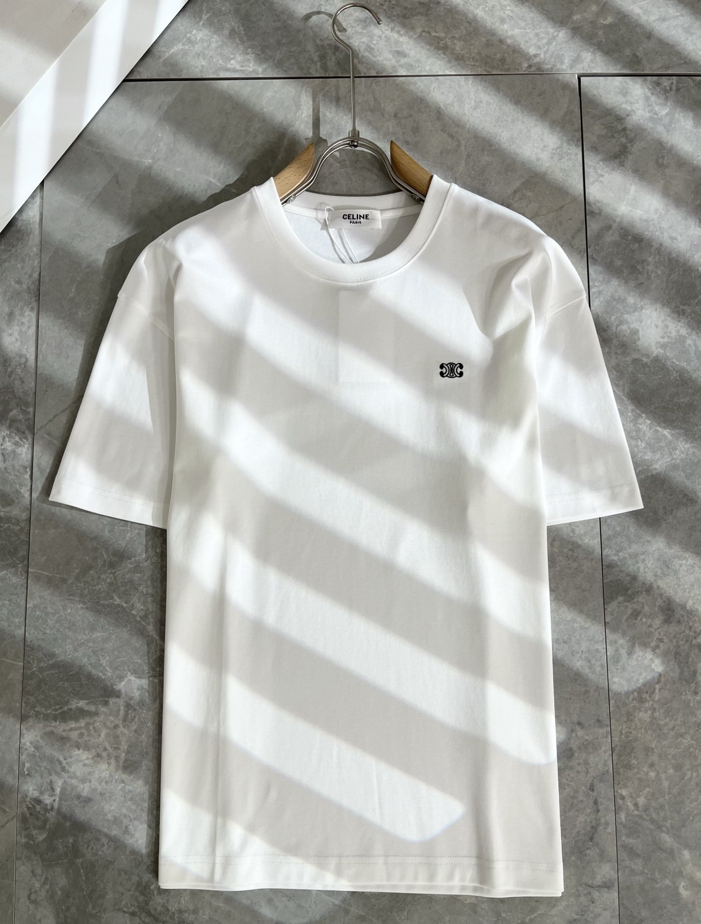 お洒落 2025 セリーヌ 新作 半袖Tシャツ 偽物