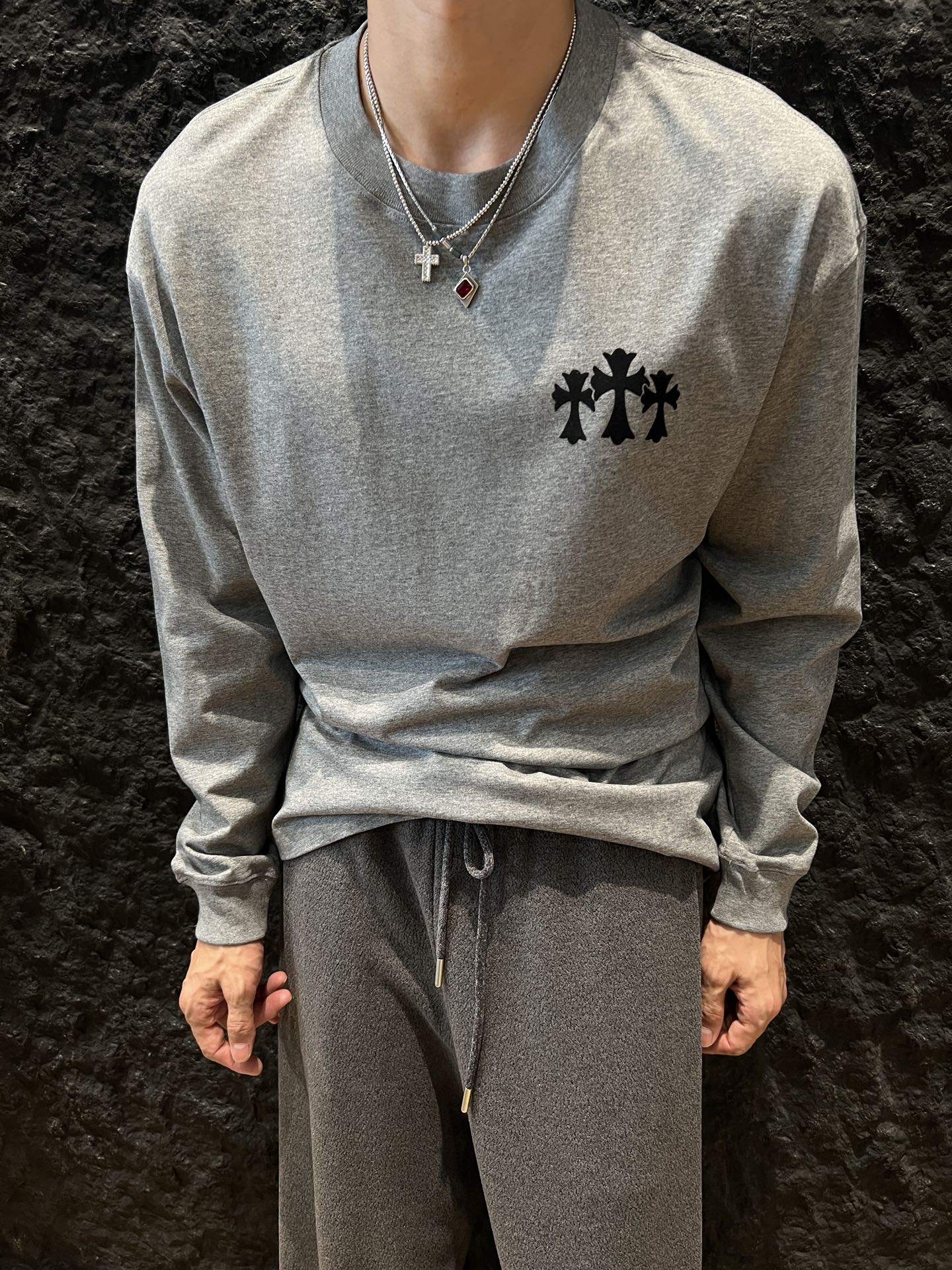 累積売上総額第１位！ 2025 クロムハーツ 新作 長袖Tシャツ コピー