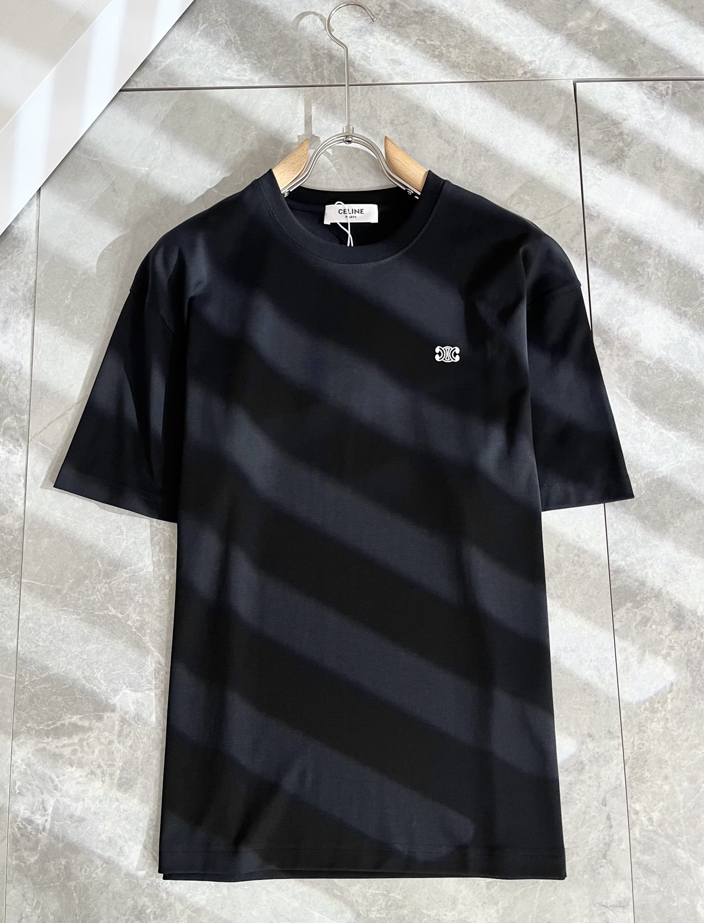 一目惚れ♪ 2025 セリーヌ 新作 半袖Tシャツ コピー