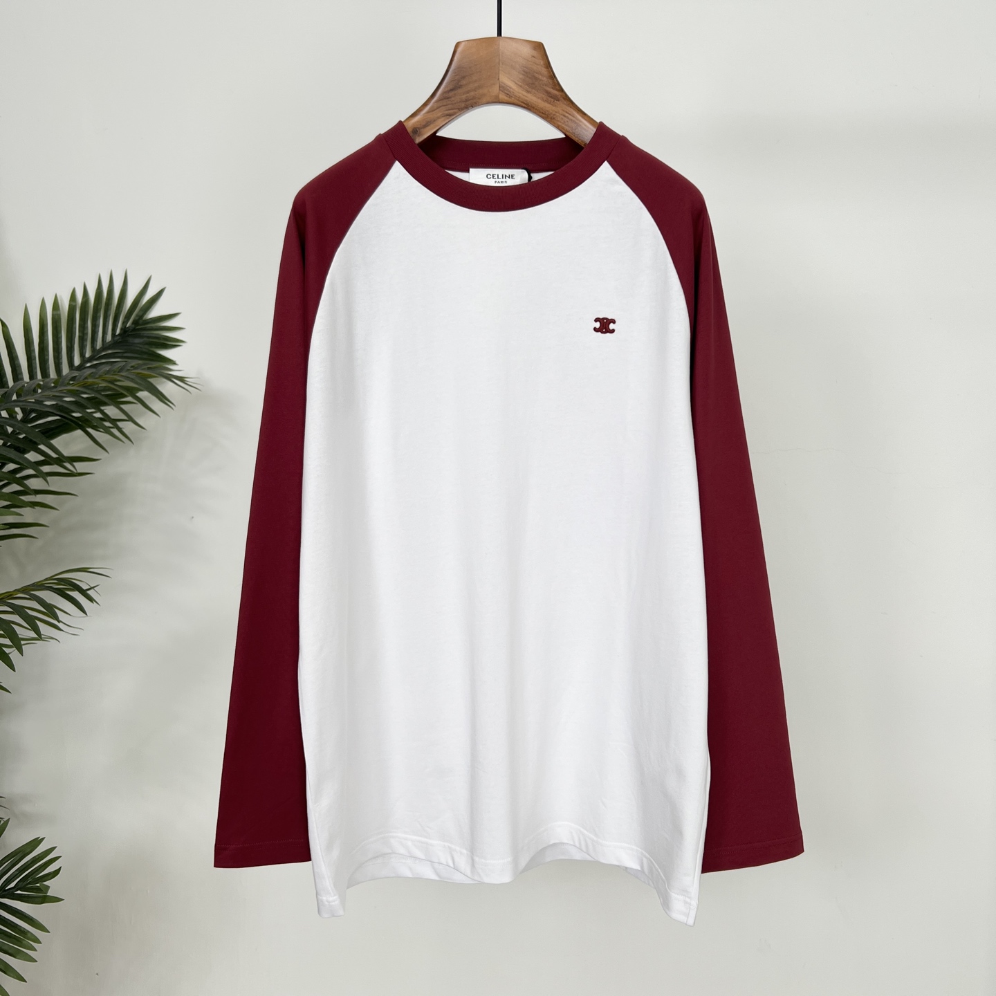 目を惹くカラー 2025 セリーヌ 新作 長袖Tシャツ 偽物