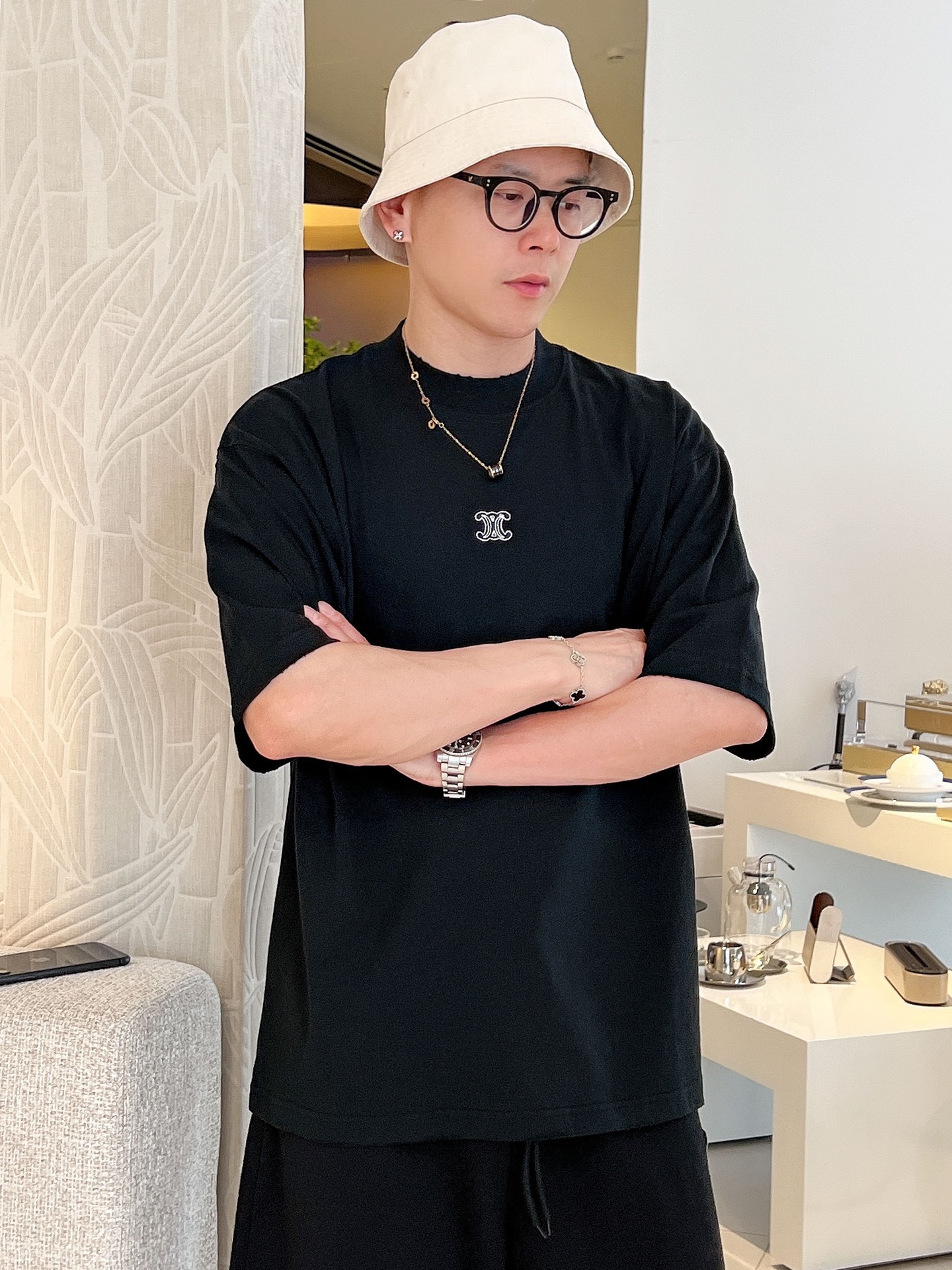 入手困難！2025 セリーヌ 新作 半袖Tシャツ 偽物