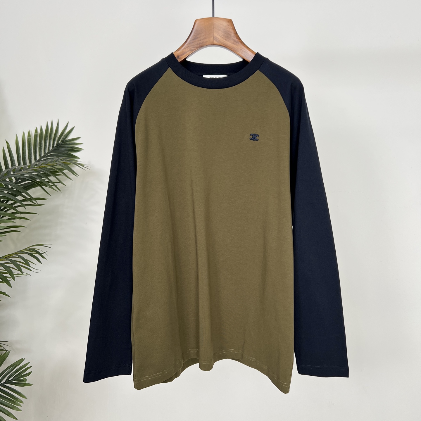 おすすめ 2025 セリーヌ 新作 長袖Tシャツ コピー