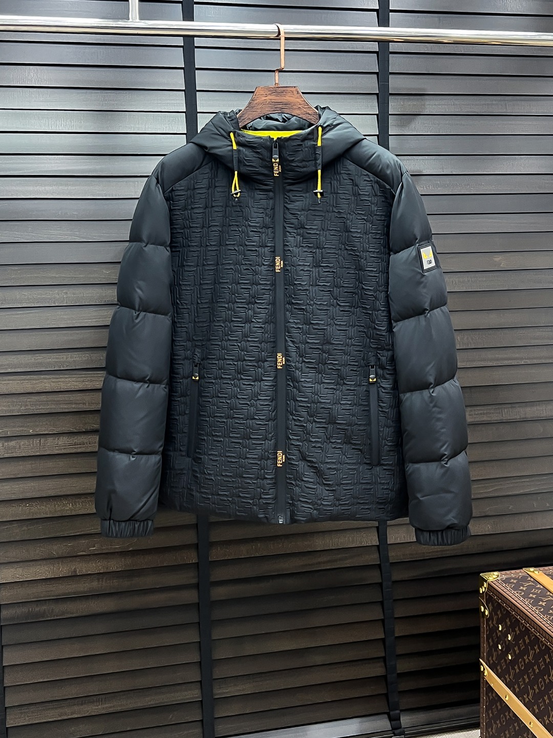 【大特価】2025 フェンディ 新作 ダウンジャケット スーパーコピー