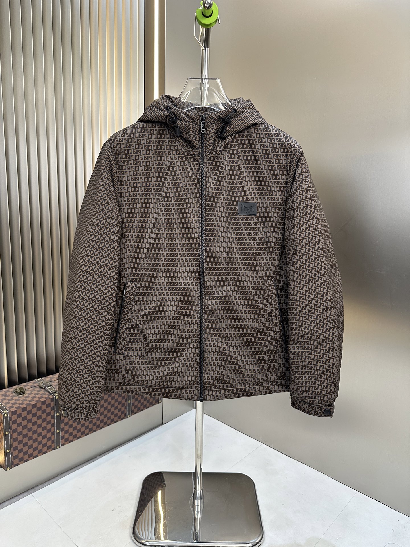 入手困難！2025 フェンディ 新作 ダウンジャケット 偽物 2色