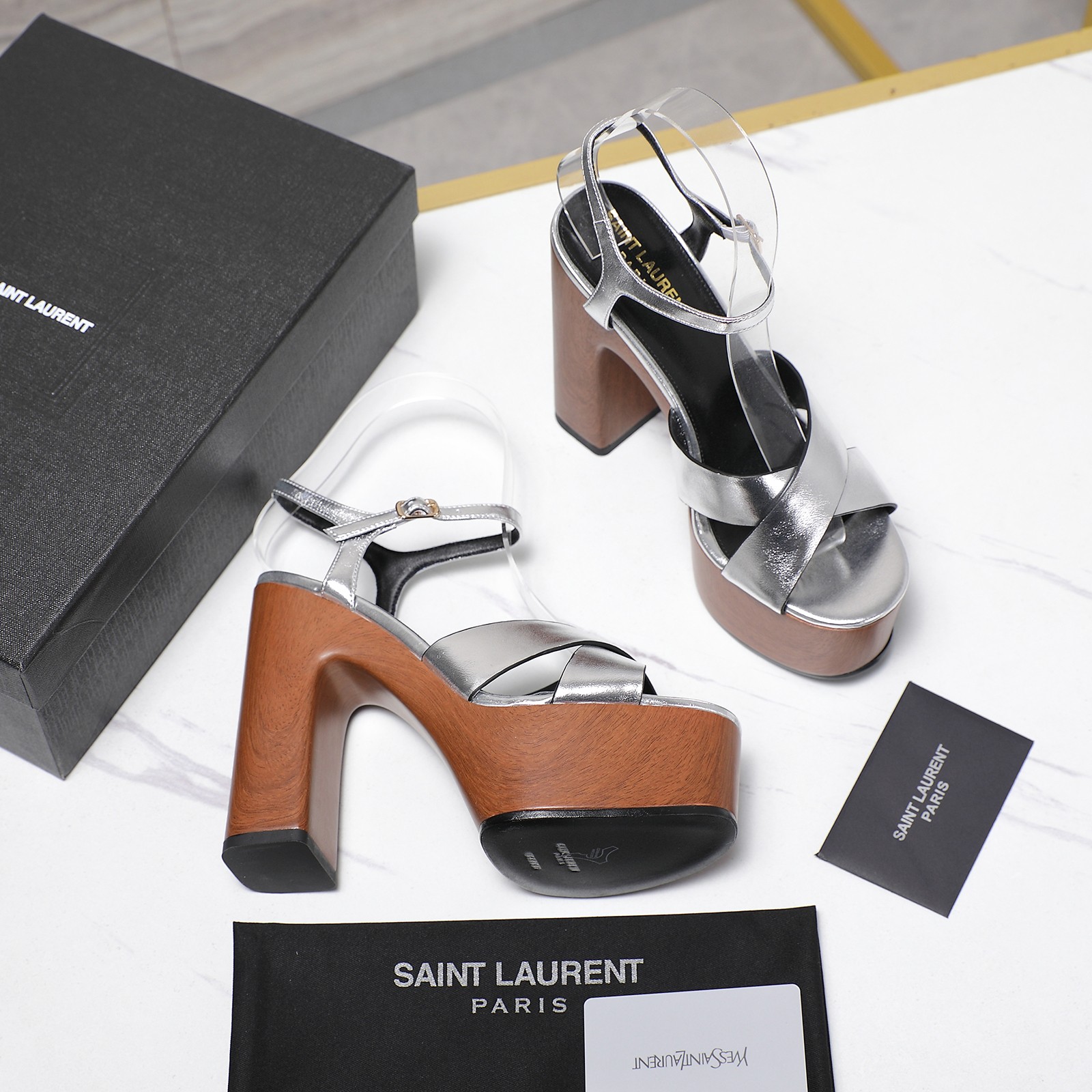 世界中で大人気♪ 2026 サンローラン 新作 ハイヒール 偽物